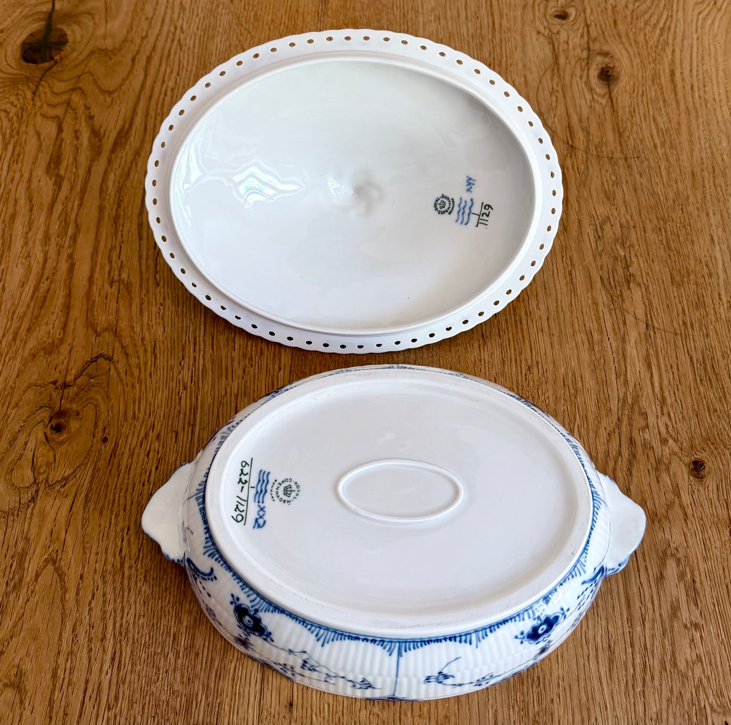 Royal Copenhagen Blue Fluted Full Lace tureen (#1129)