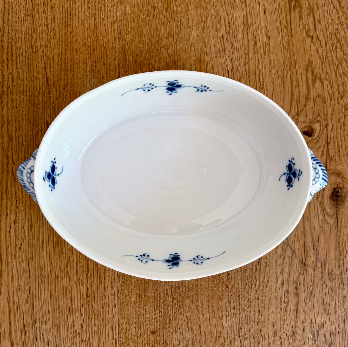 Royal Copenhagen Blue Fluted Full Lace tureen (#1129)
