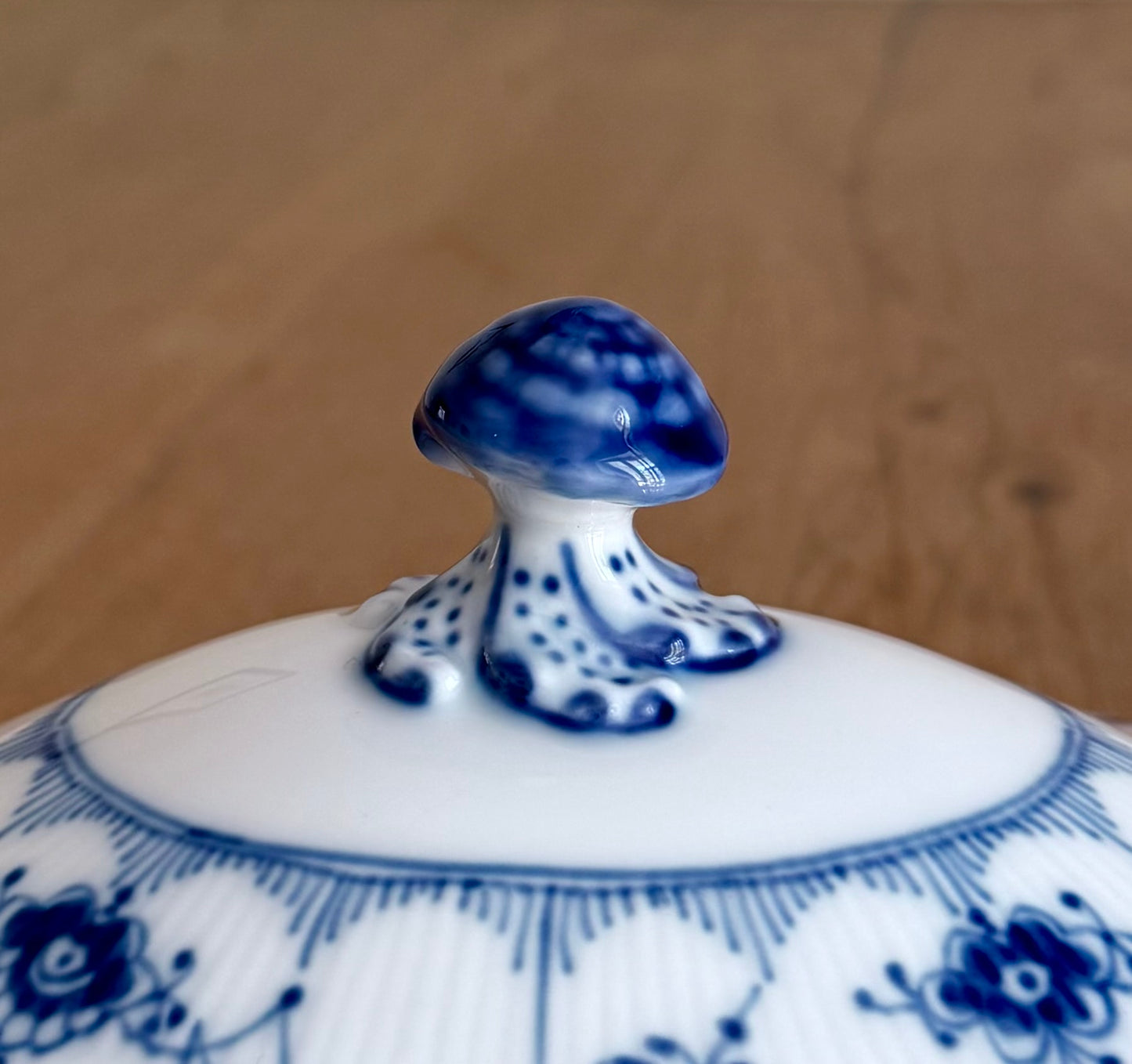 Royal Copenhagen Blue Fluted Full Lace tureen (#1129)
