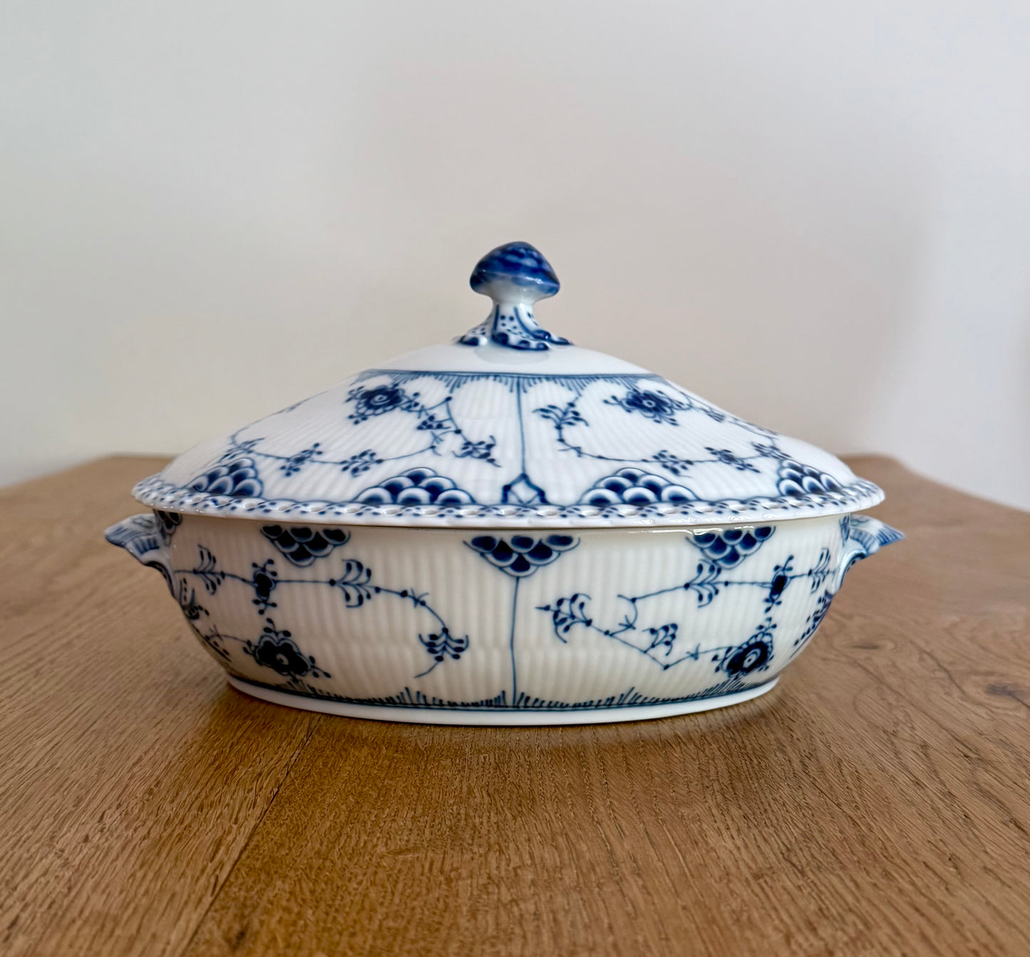 Royal Copenhagen Blue Fluted Full Lace tureen (#1129)