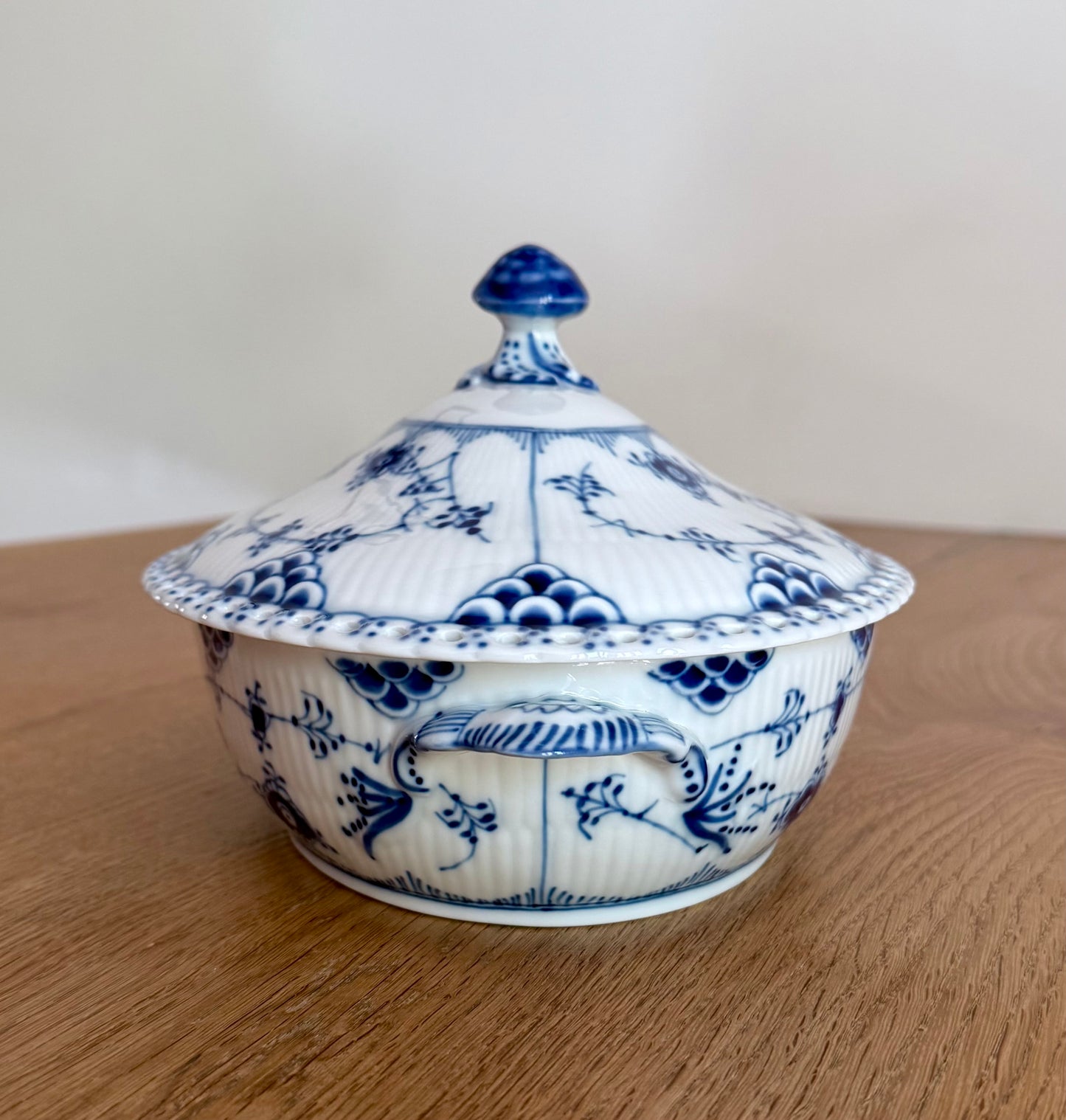 Royal Copenhagen Blue Fluted Full Lace tureen (#1129)