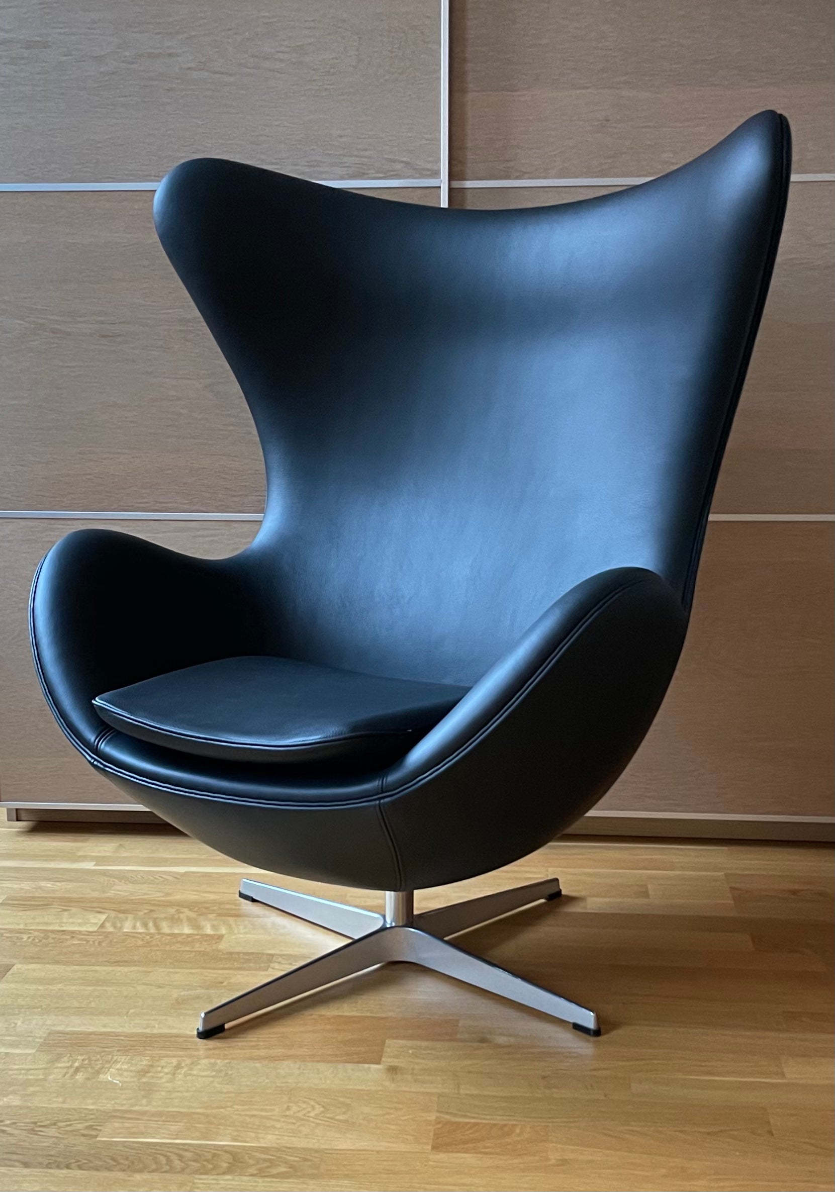 The egg chair. Arne Jacobsen for Fritz Hansen danishdesigngermany.de