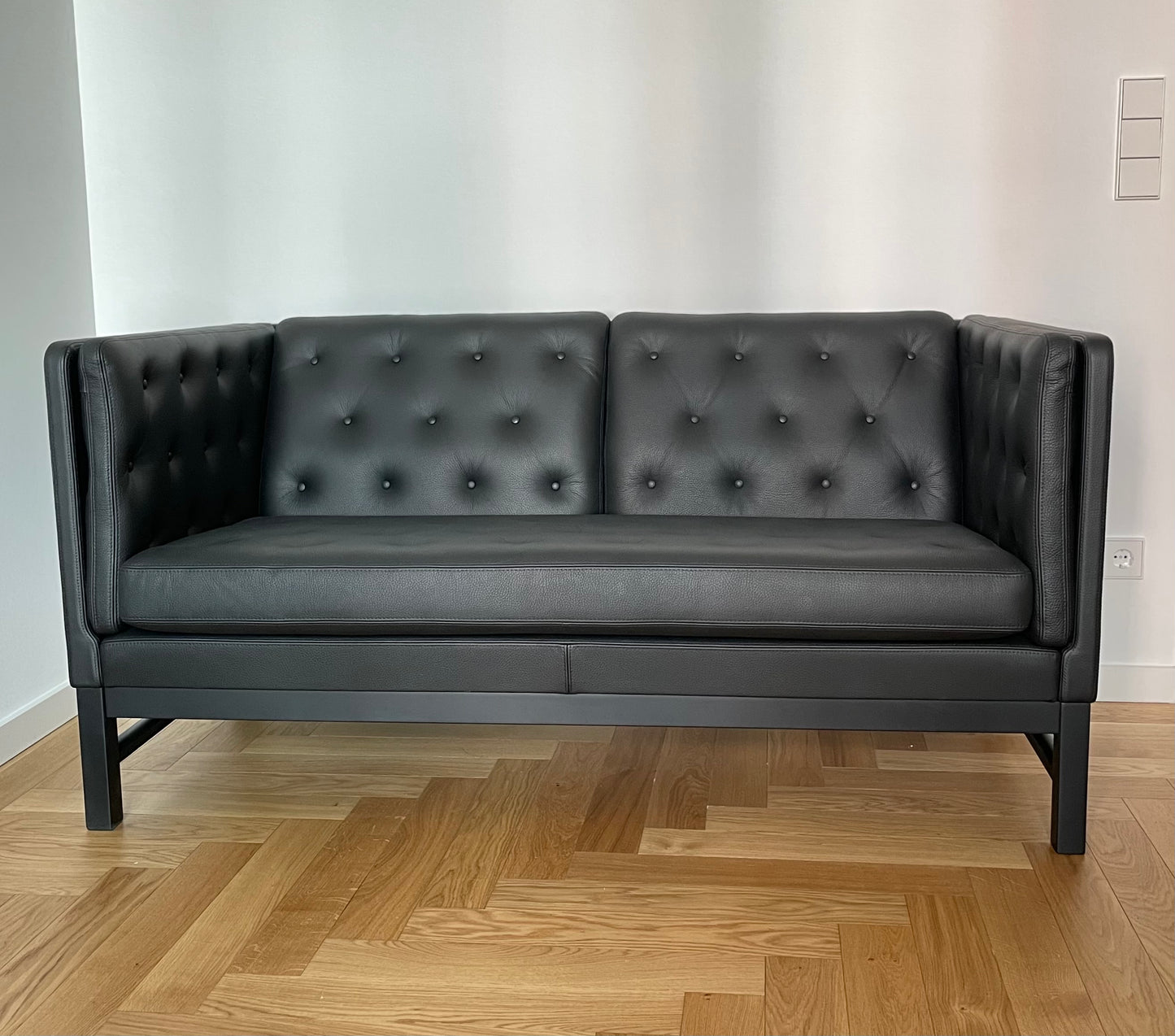 Original EJ315 couch. A 2-person couch from Erik Ole Jørgensen