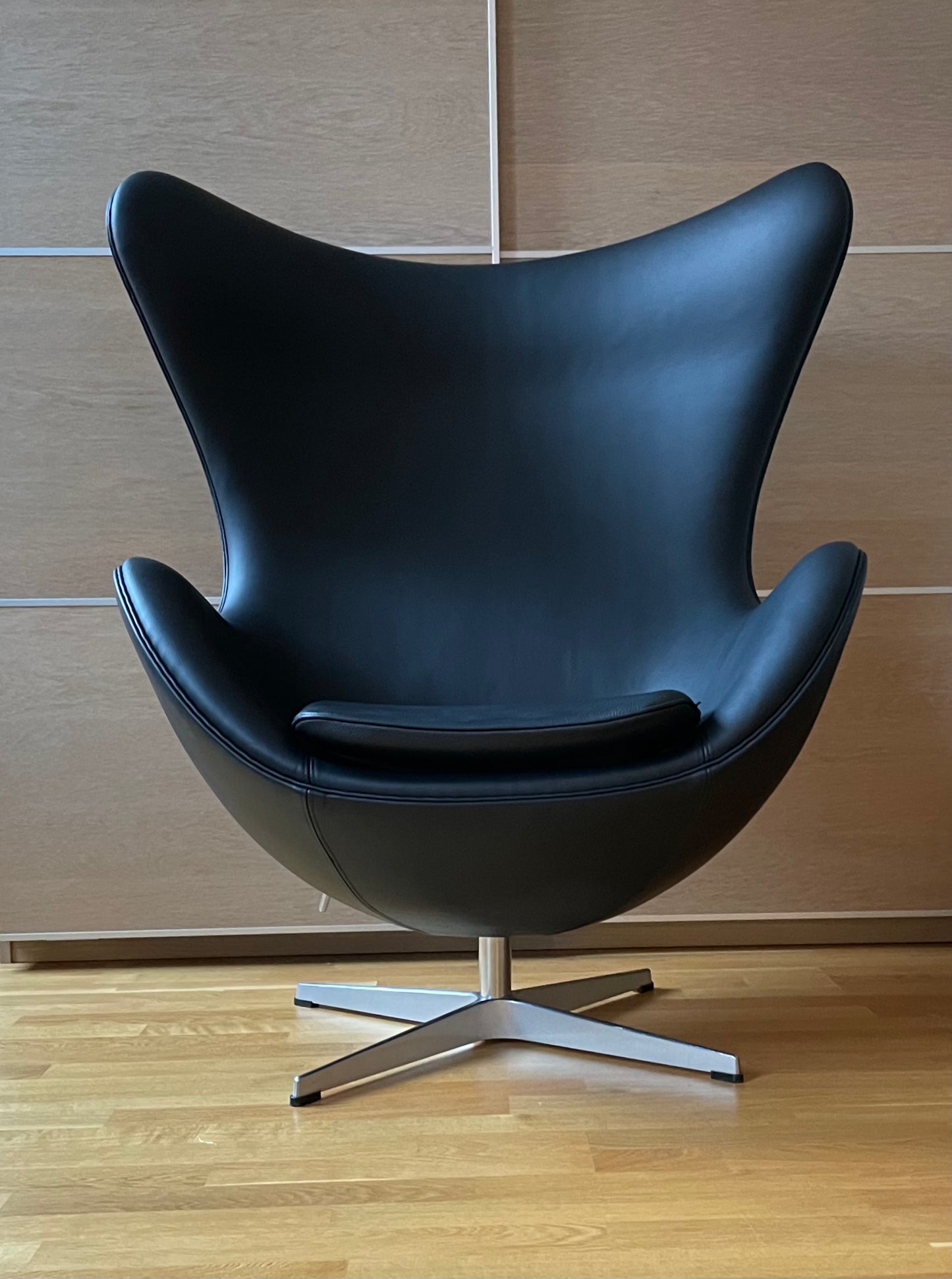 Original ‘The Egg Chair’. Arne Jacobsen for Fritz Hansen