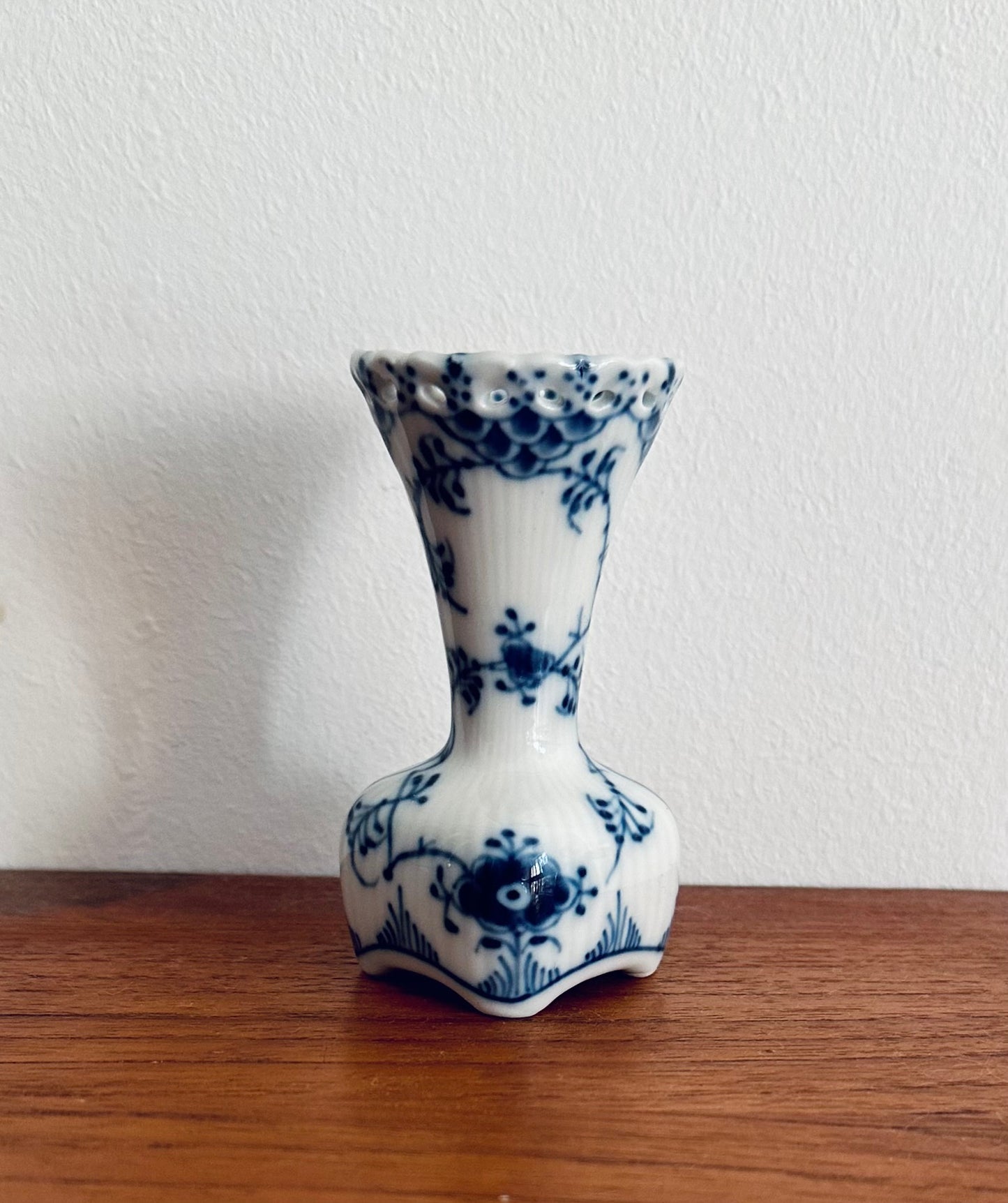 Royal Copenhagen Blue Fluted Full Lace vase #1161