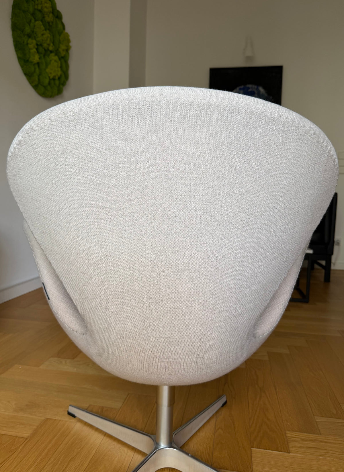Original Swan Lounge Chair. Arne Jacobsen for Fritz Hansen