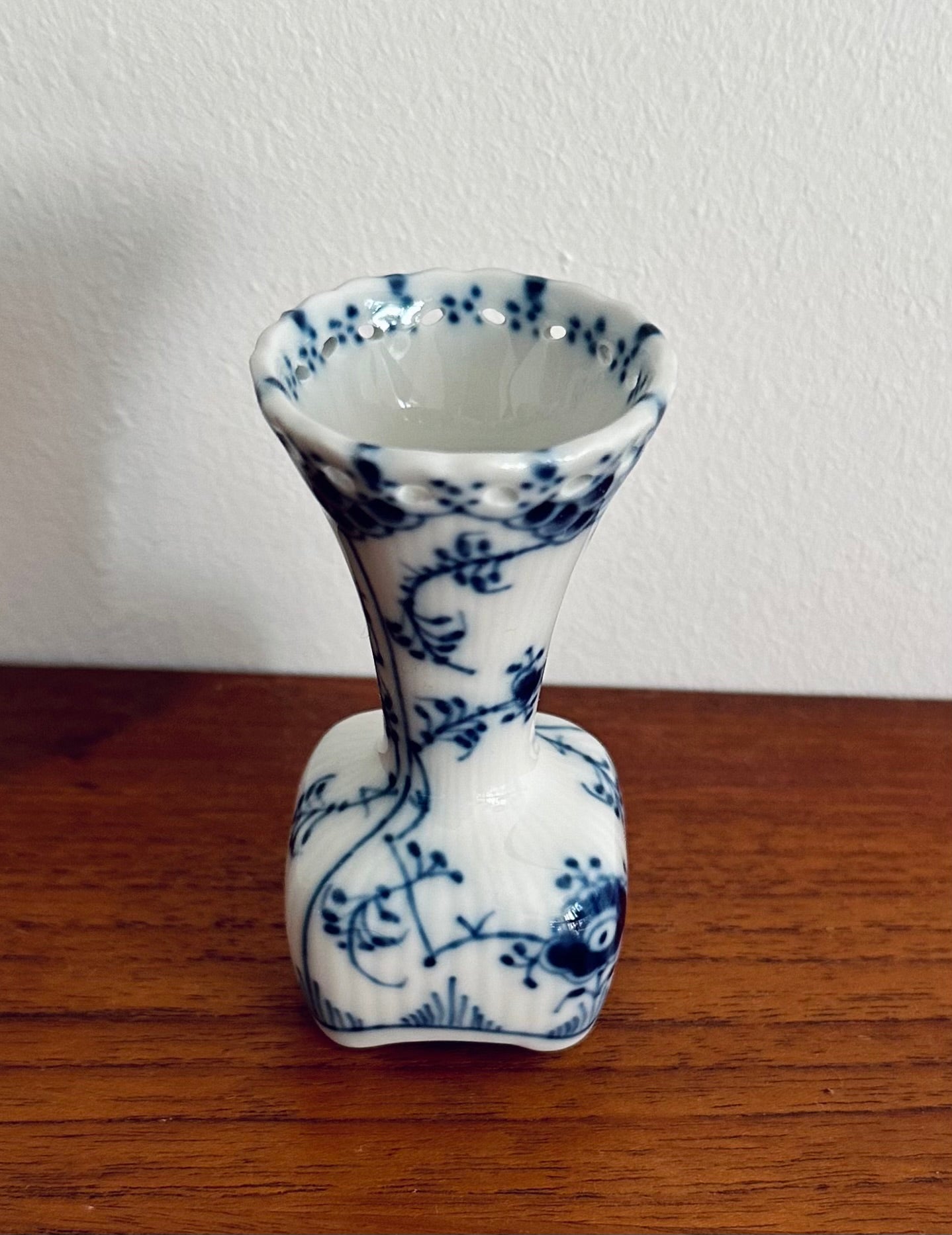 Royal Copenhagen Blue Fluted Full Lace vase #1161