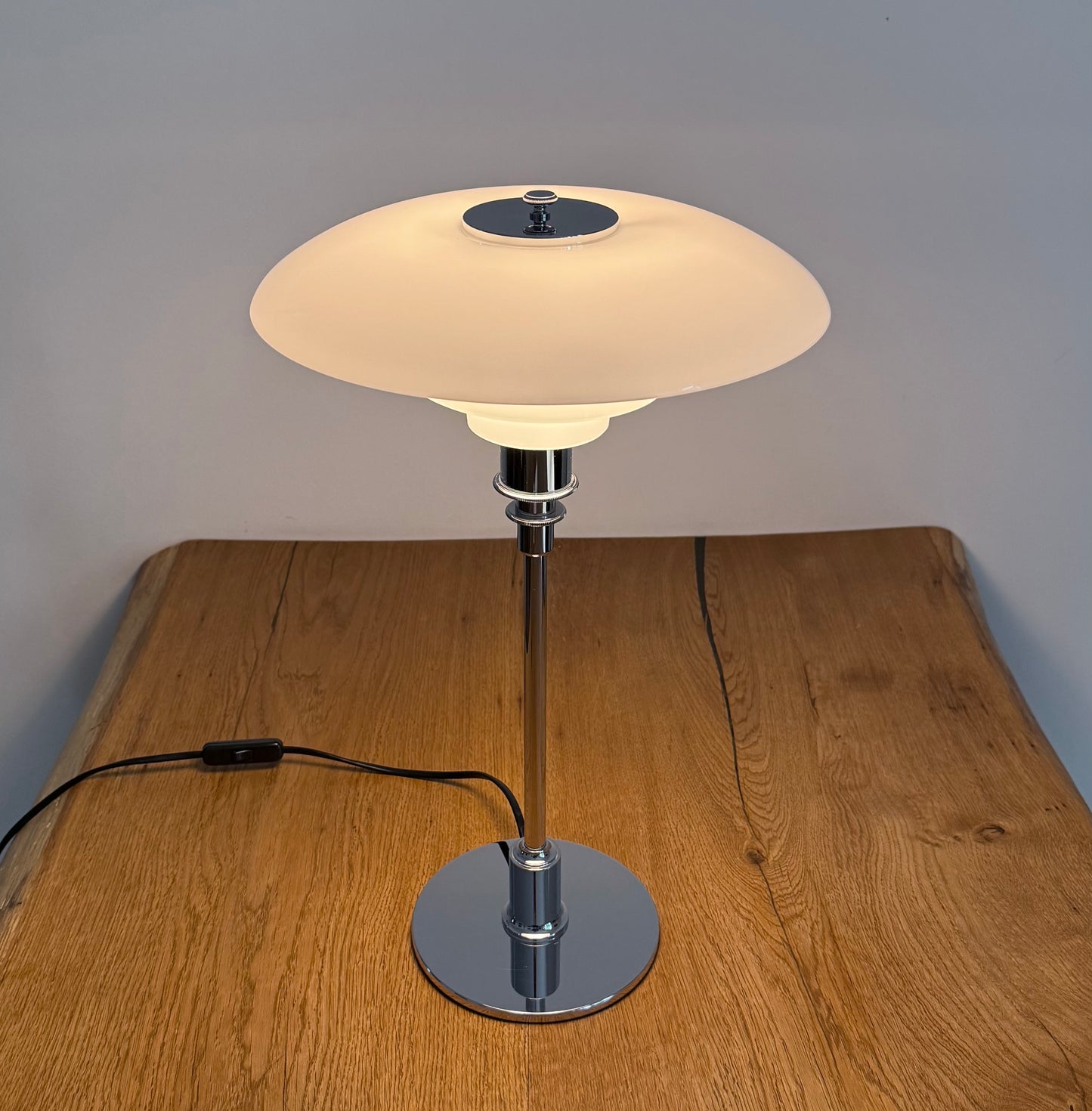 Original PH 3/2 table lamp. Poul Henningsen for Louis Poulsen