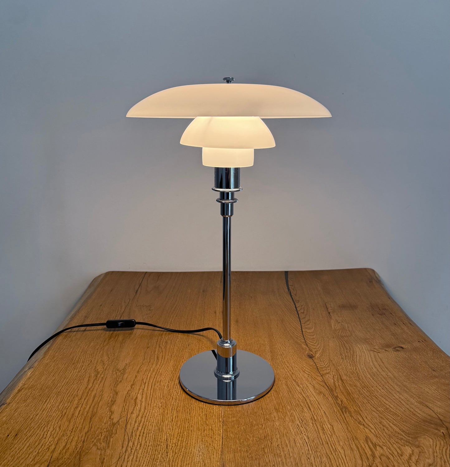 Original PH 3/2 table lamp. Poul Henningsen for Louis Poulsen