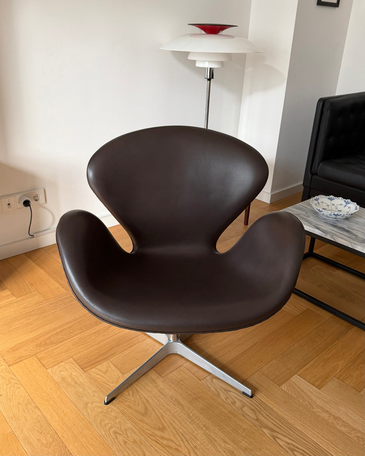 Original Swan Lounge Chair. Arne Jacobsen for Fritz Hansen