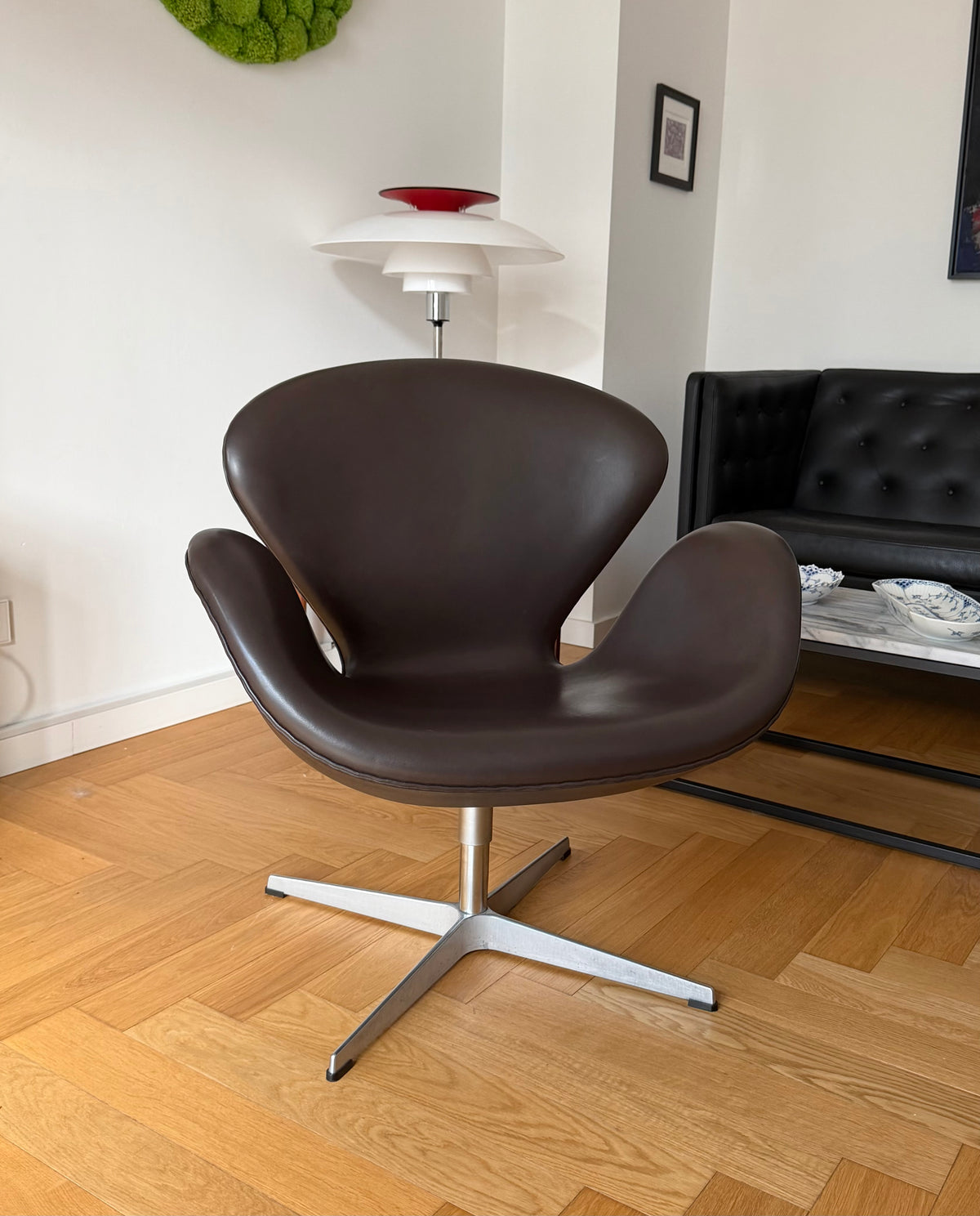 Original Swan Lounge Chair. Arne Jacobsen for Fritz Hansen