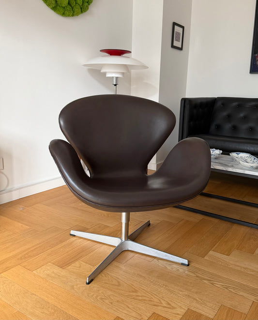 Original Swan Lounge Chair. Arne Jacobsen for Fritz Hansen
