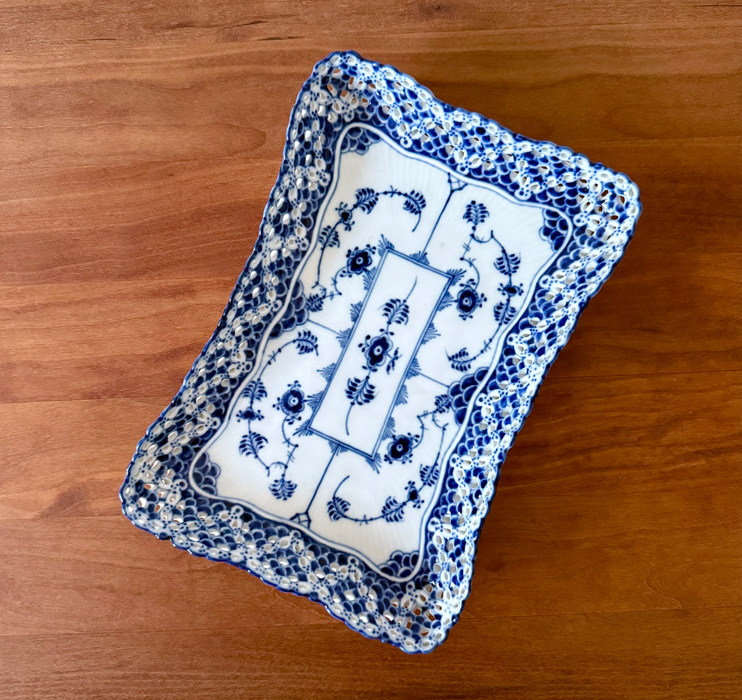 Royal Copenhagen Blue Fluted Full Lace tray #1122