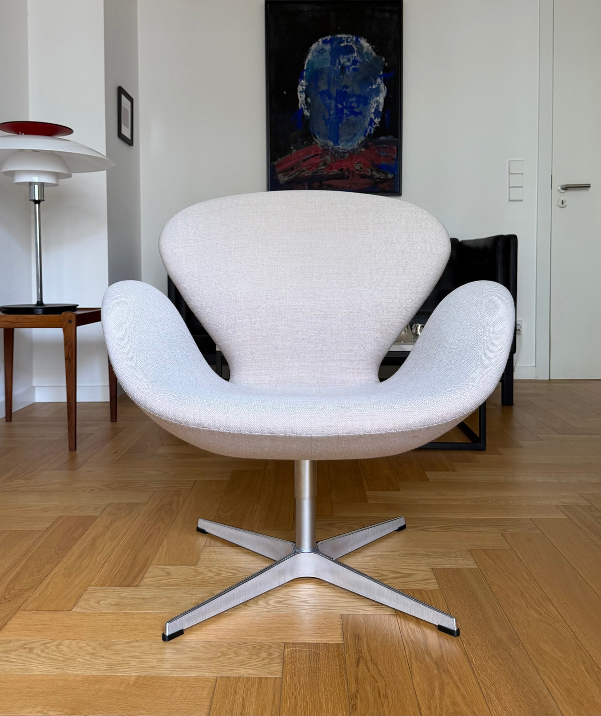 Original Swan Lounge Chair. Arne Jacobsen for Fritz Hansen