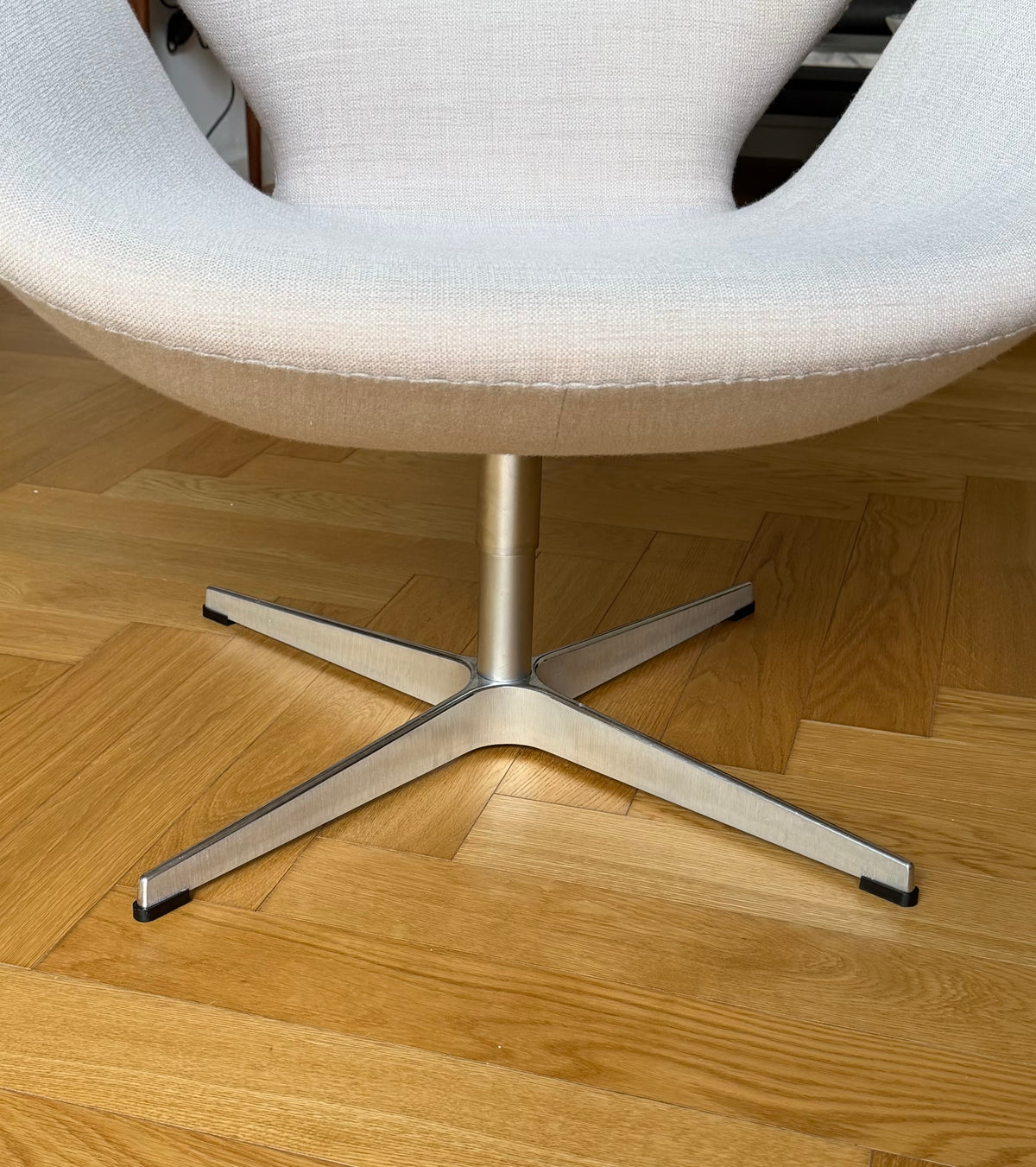 Original Swan Lounge Chair. Arne Jacobsen for Fritz Hansen