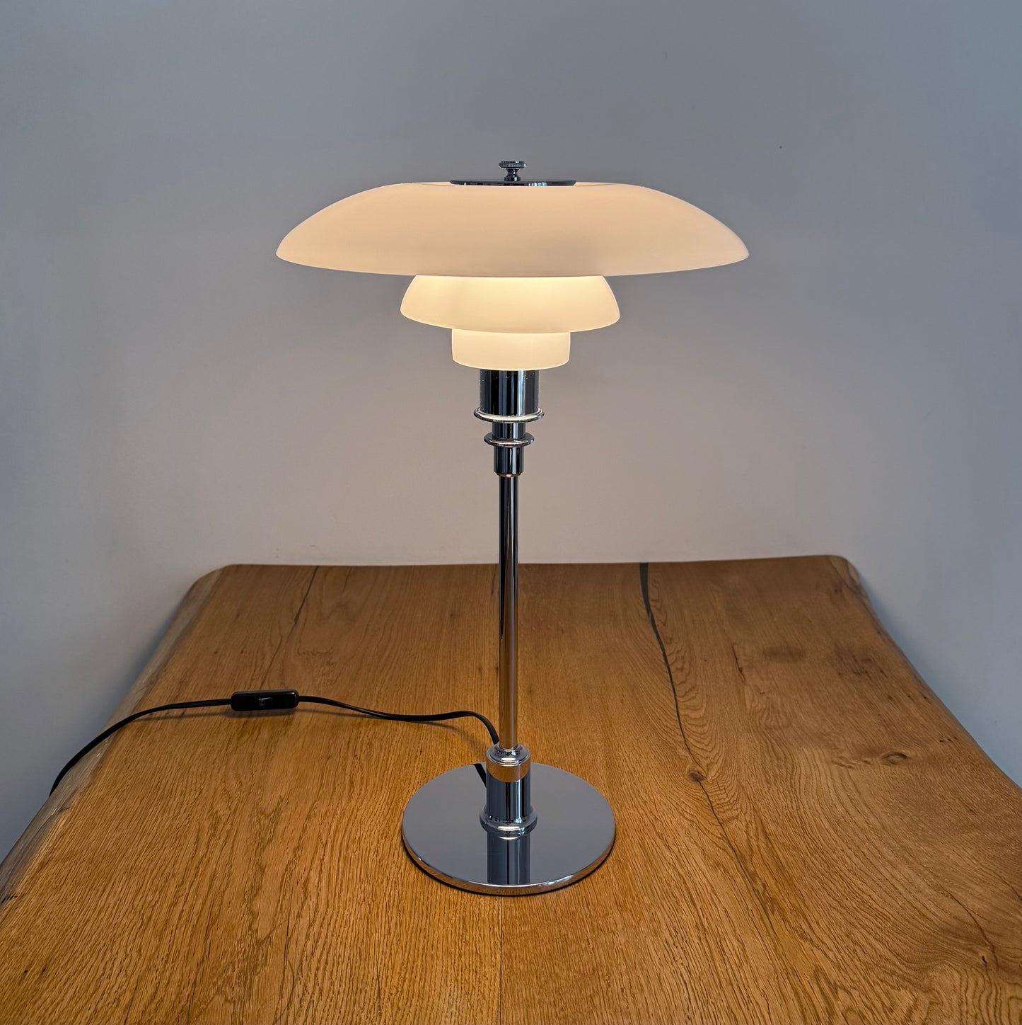 Original PH 3/2 table lamp. Poul Henningsen for Louis Poulsen