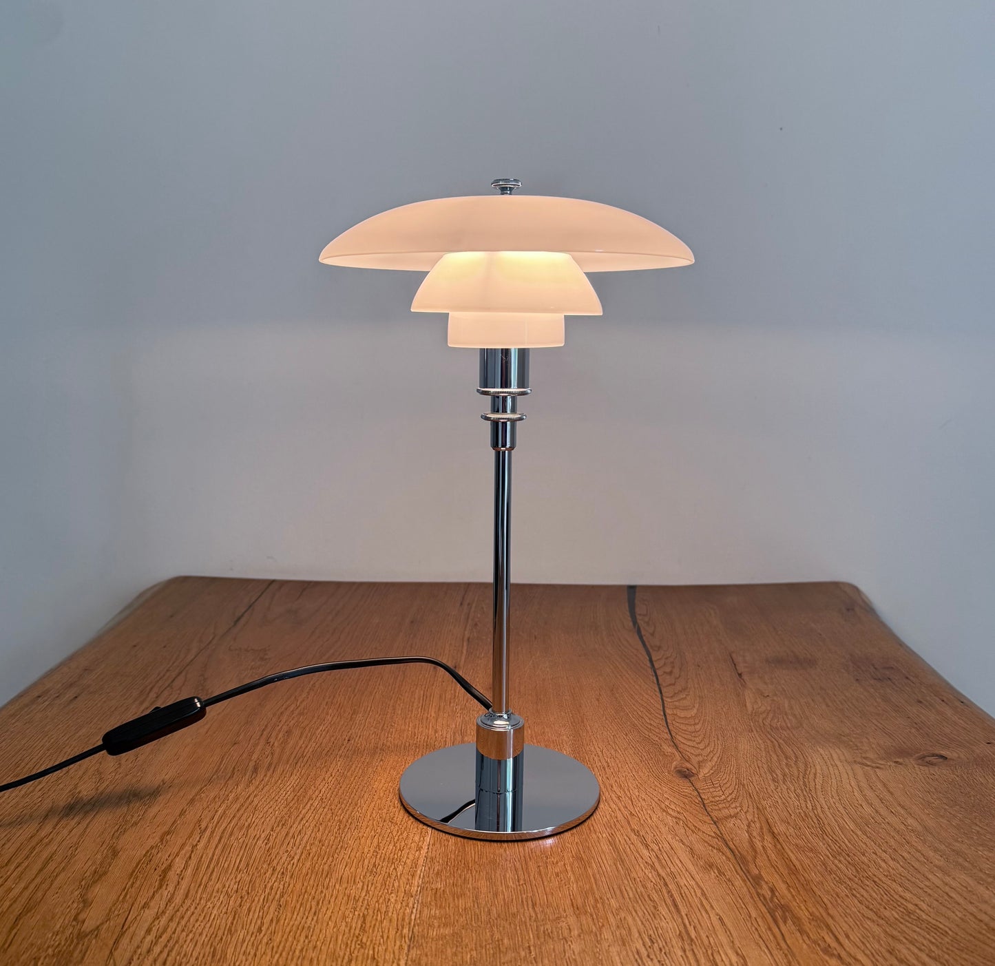 Original PH 2/1 table lamp. Poul Henningsen for Louis Poulsen