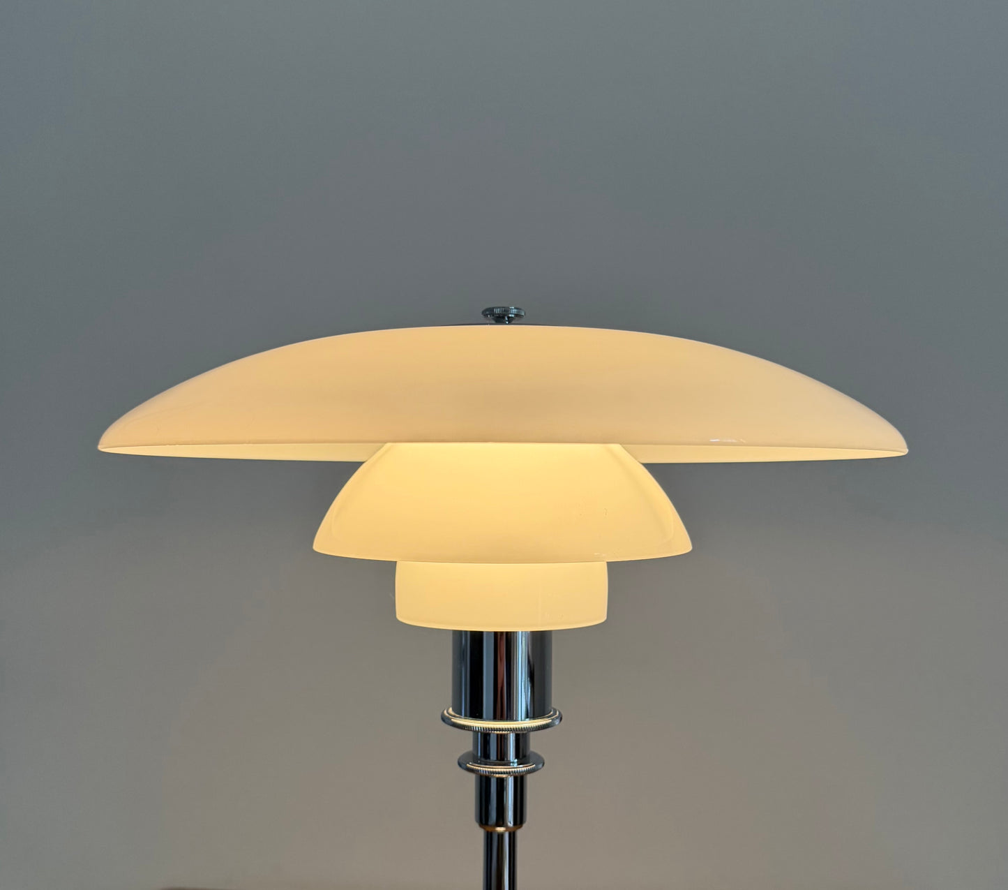 Original PH 3/2 table lamp. Poul Henningsen for Louis Poulsen