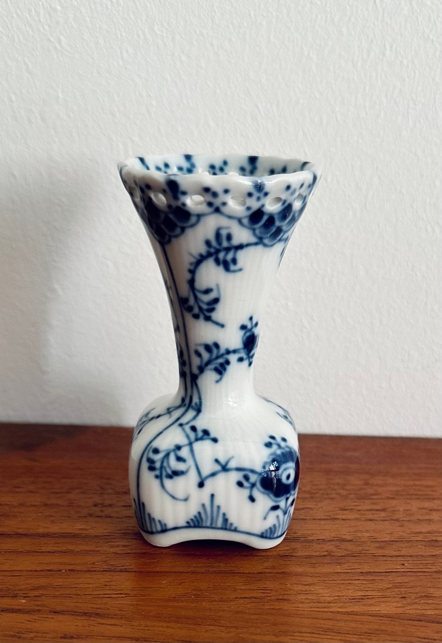 Royal Copenhagen Blue Fluted Full Lace vase #1161