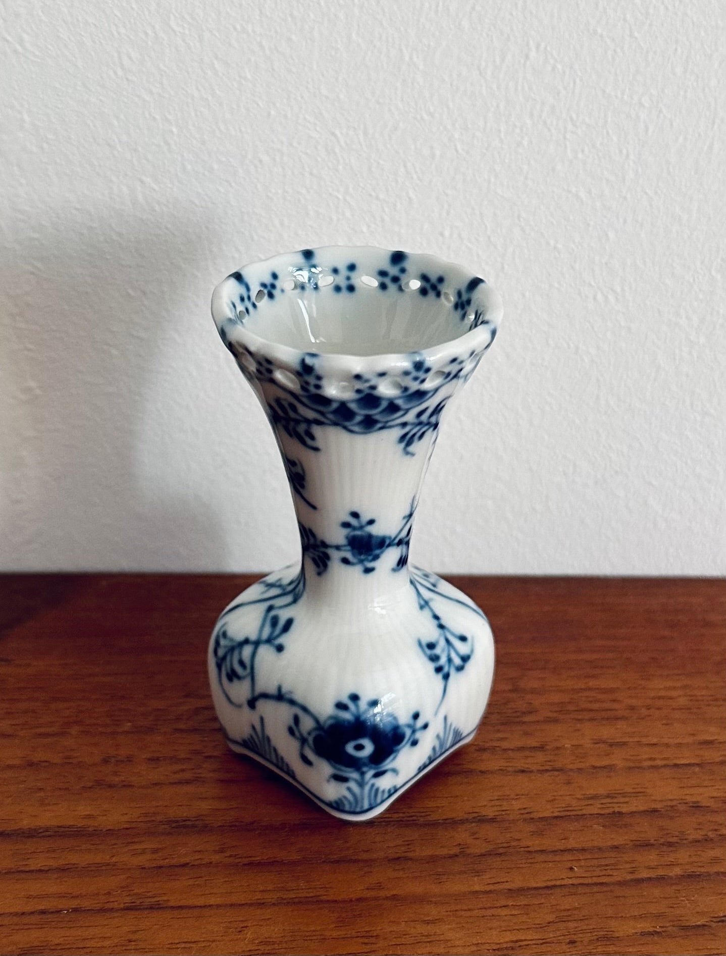 Royal Copenhagen Blue Fluted Full Lace vase #1161