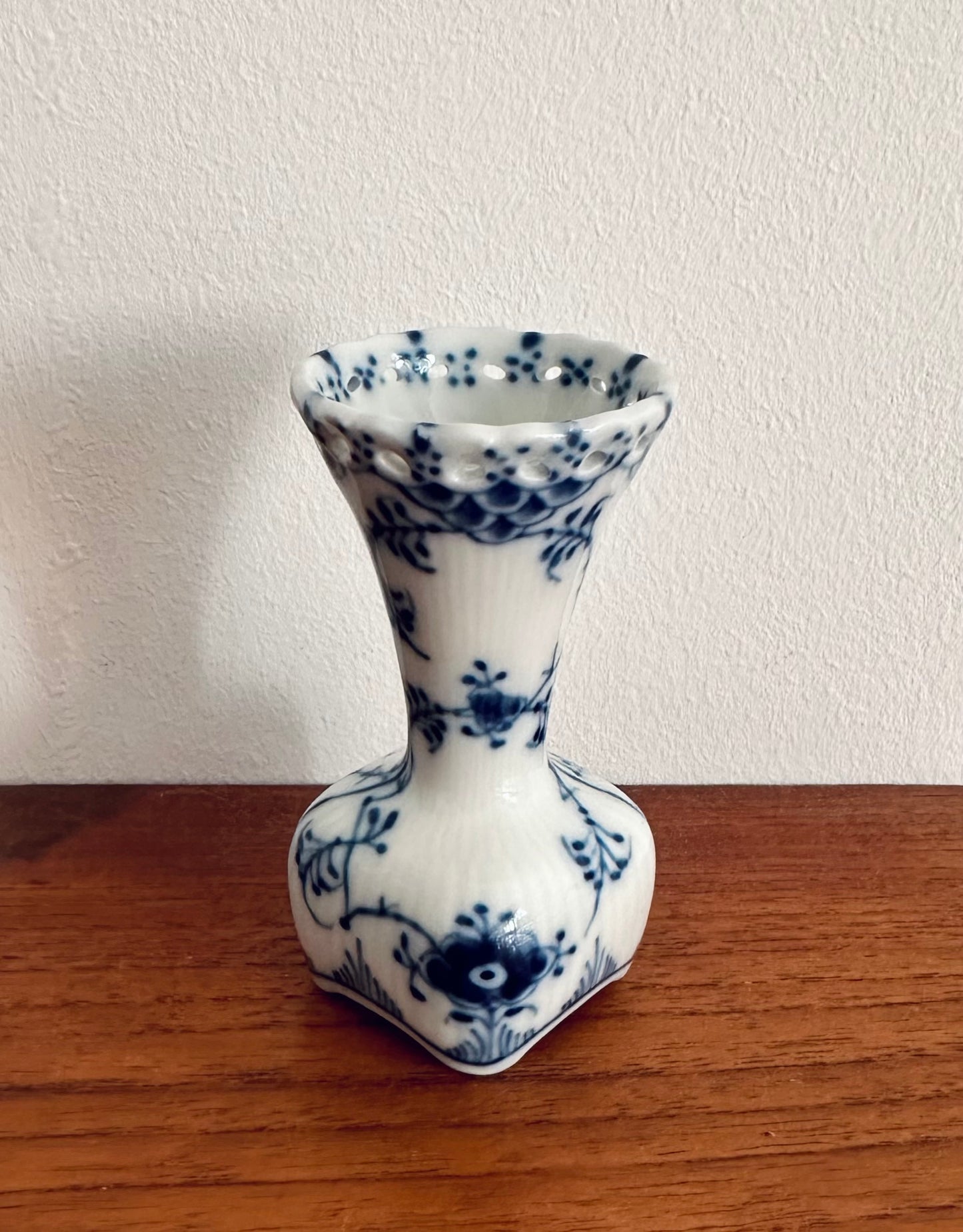 Royal Copenhagen Blue Fluted Full Lace vase #1161