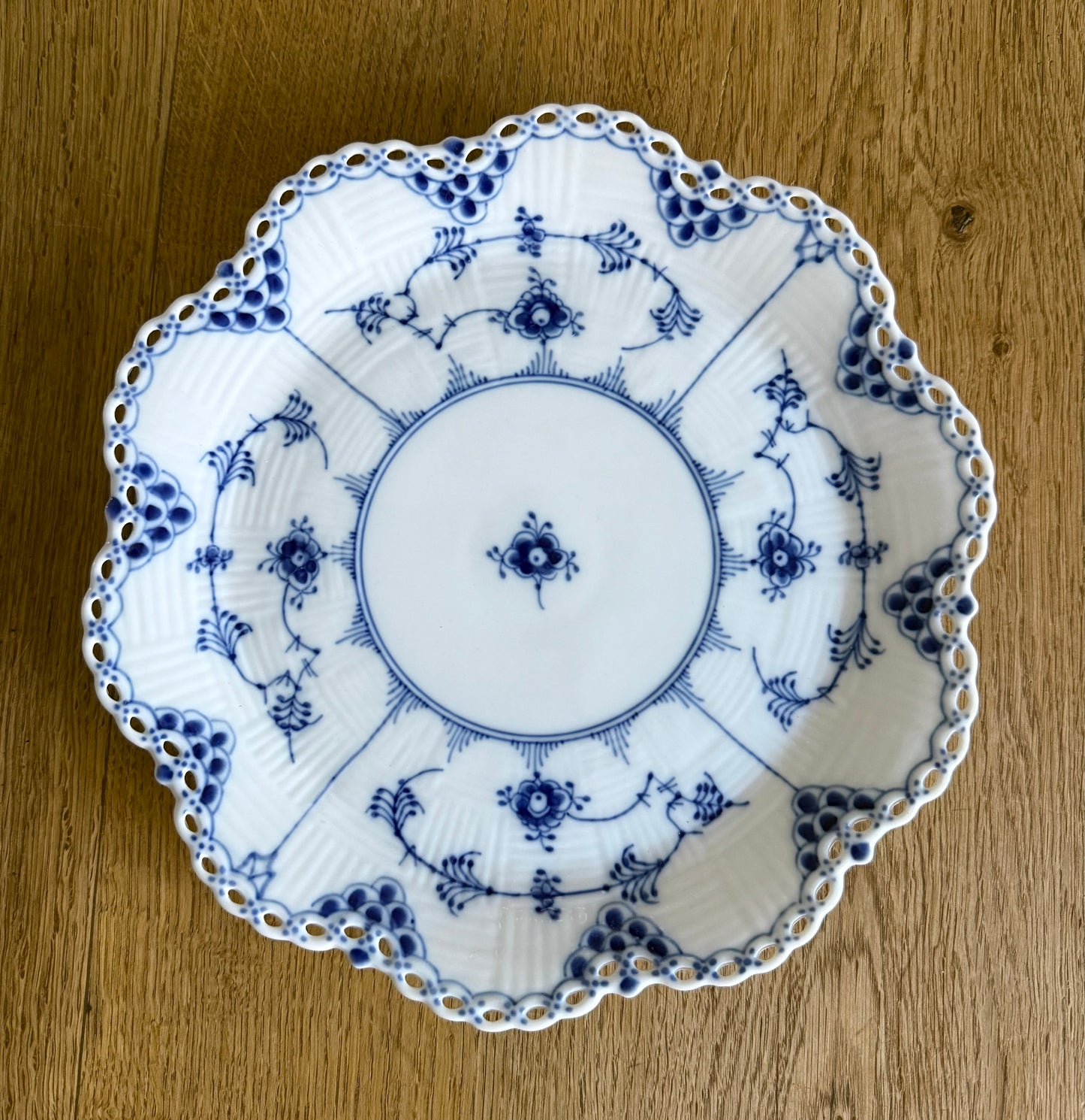 Royal Copenhagen Blue Fluted Full Lace dish (#1062)