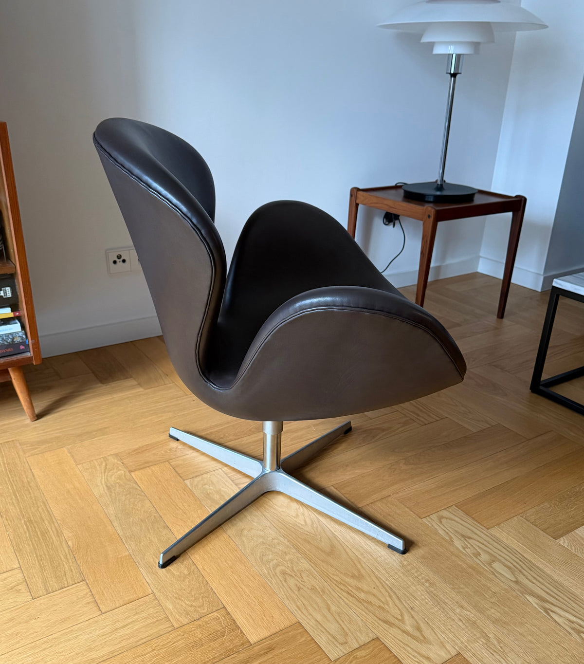 Original Swan Lounge Chair. Arne Jacobsen for Fritz Hansen