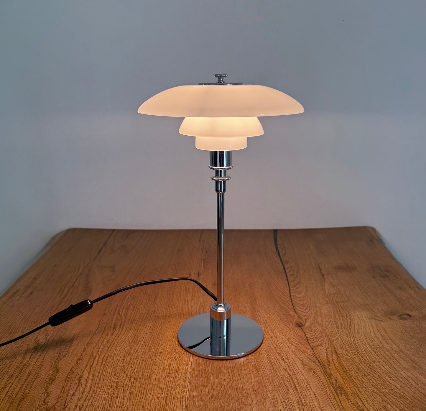 Original PH 2/1 table lamp. Poul Henningsen for Louis Poulsen