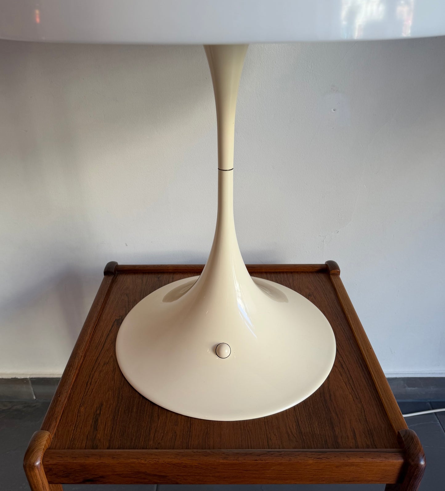 Original VP Panthella table lamp. Verner Panton for Louis Poulsen