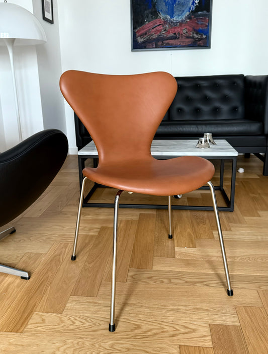Series 7 Chairs. Arne Jacobsen for Fritz Hansen