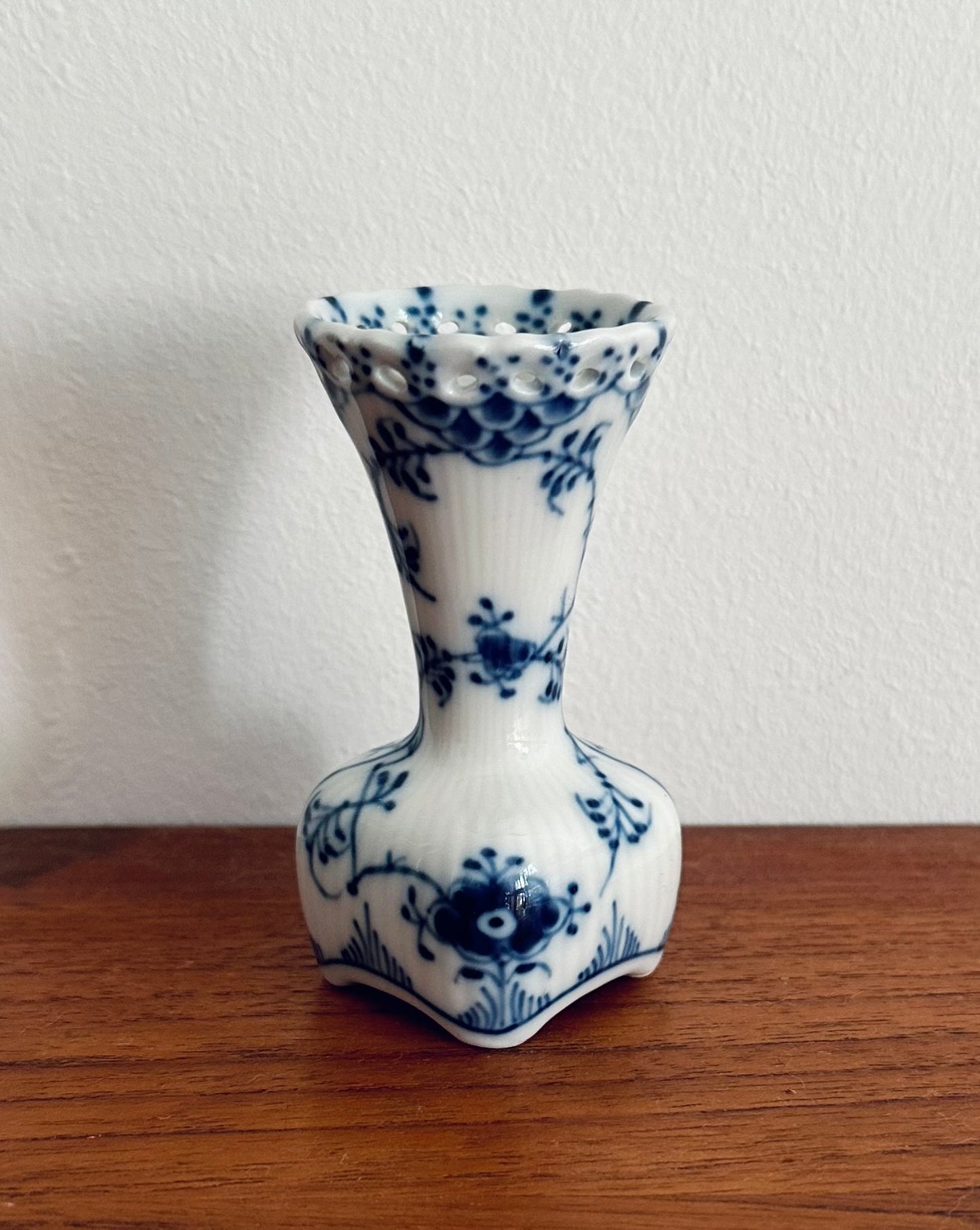 Royal Copenhagen Blue Fluted Full Lace vase #1161