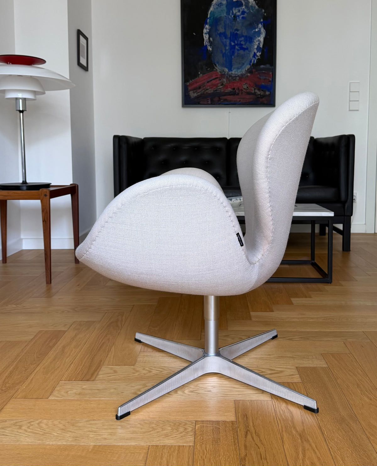 Original Swan Lounge Chair. Arne Jacobsen for Fritz Hansen