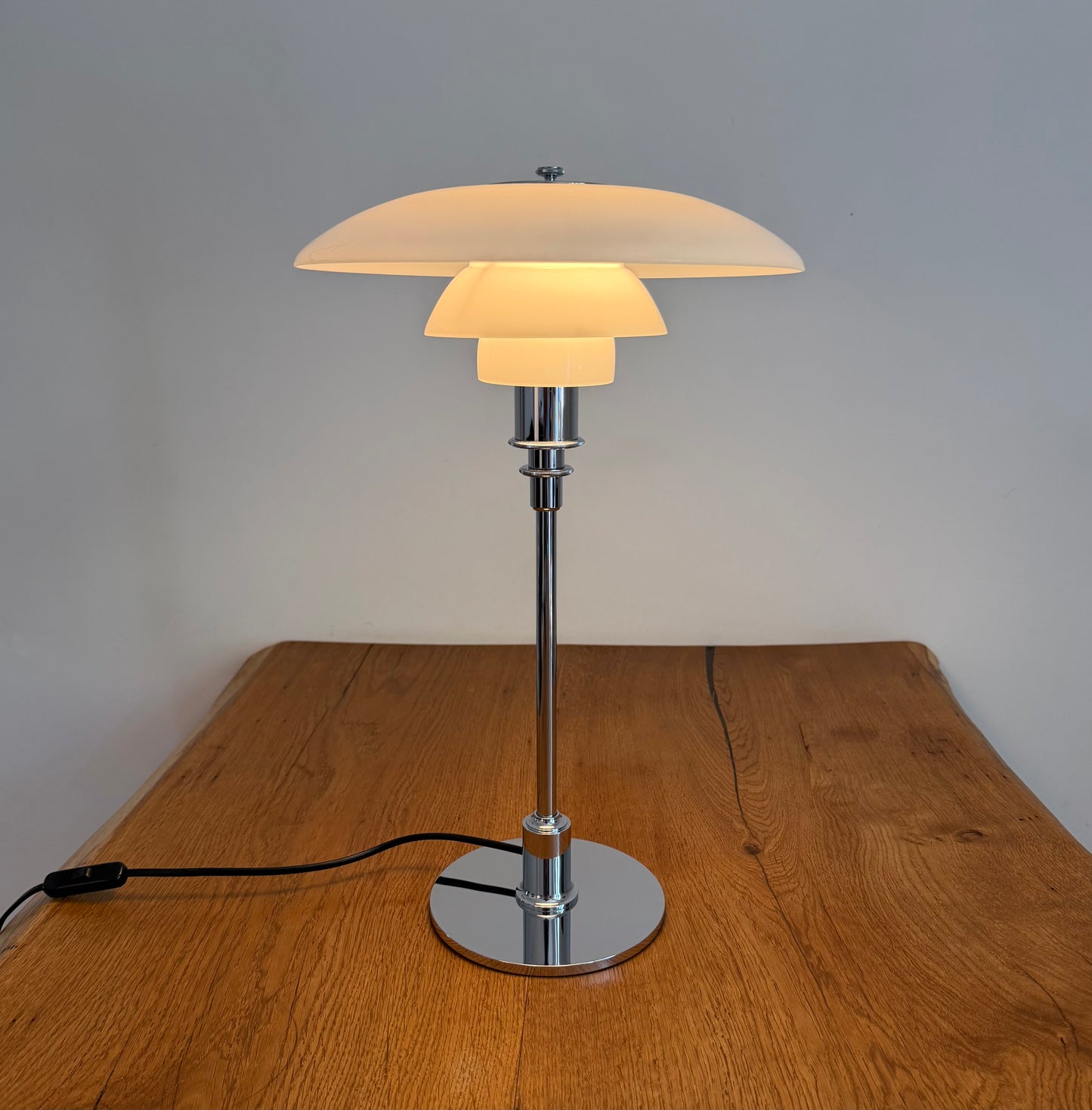 Original PH 3/2 table lamp. Poul Henningsen for Louis Poulsen