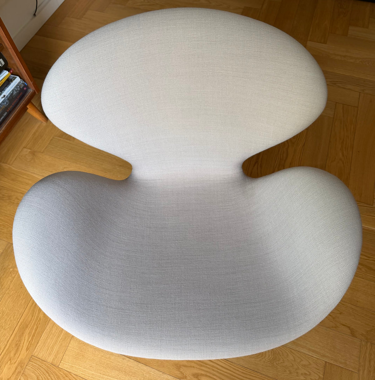 Original Swan Lounge Chair. Arne Jacobsen for Fritz Hansen