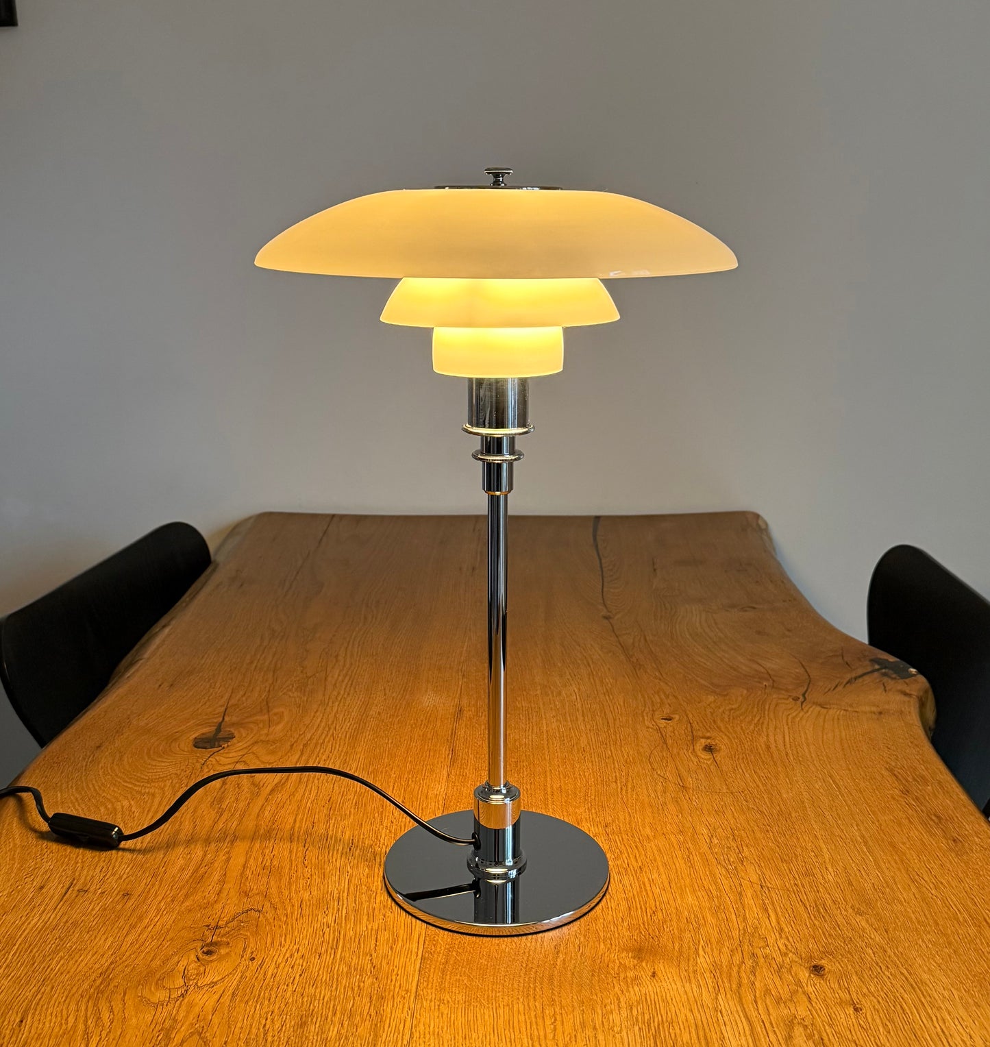 Original PH 3/2 table lamp. Poul Henningsen for Louis Poulsen