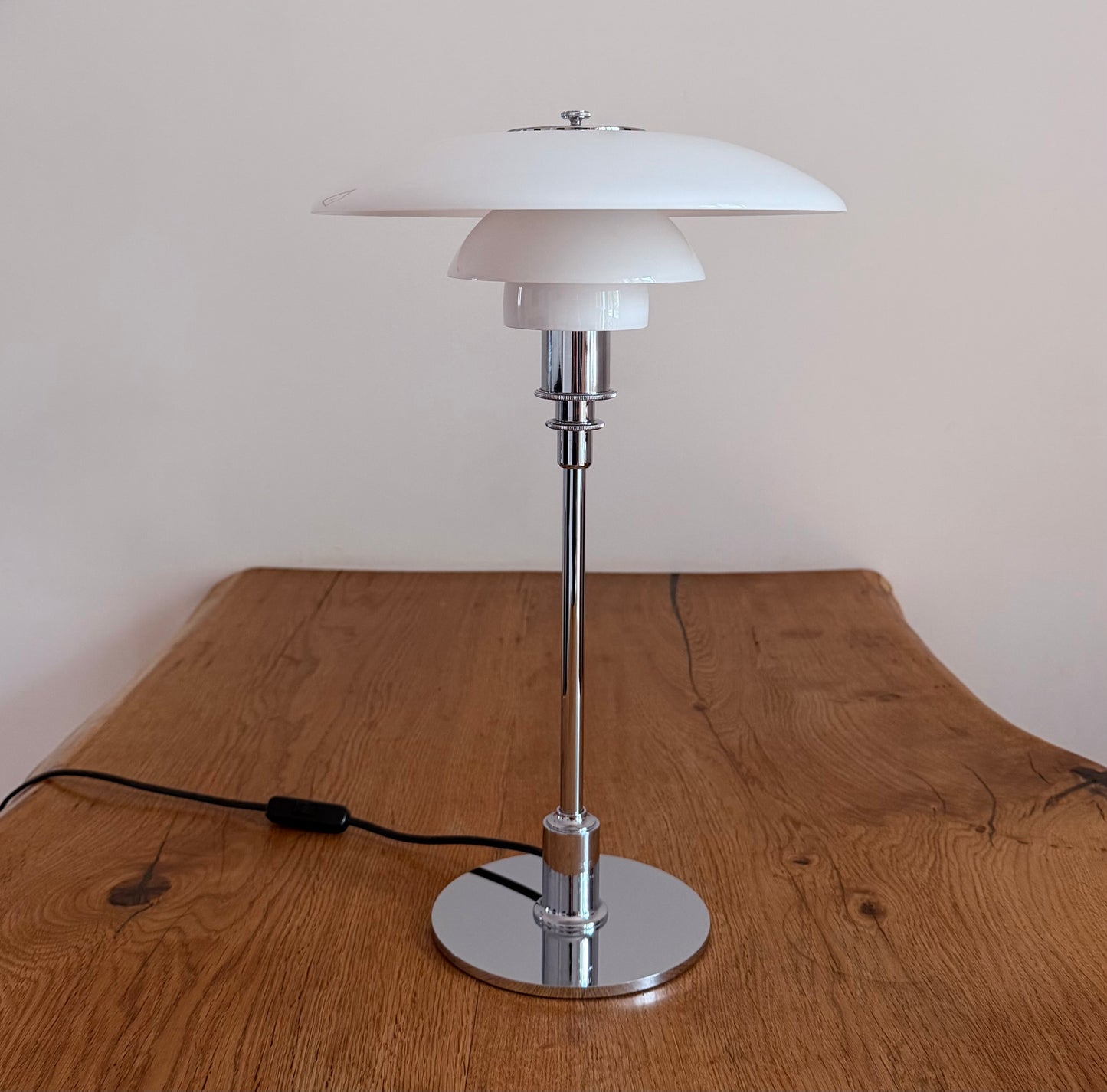 Original PH 3/2 table lamp. Poul Henningsen for Louis Poulsen