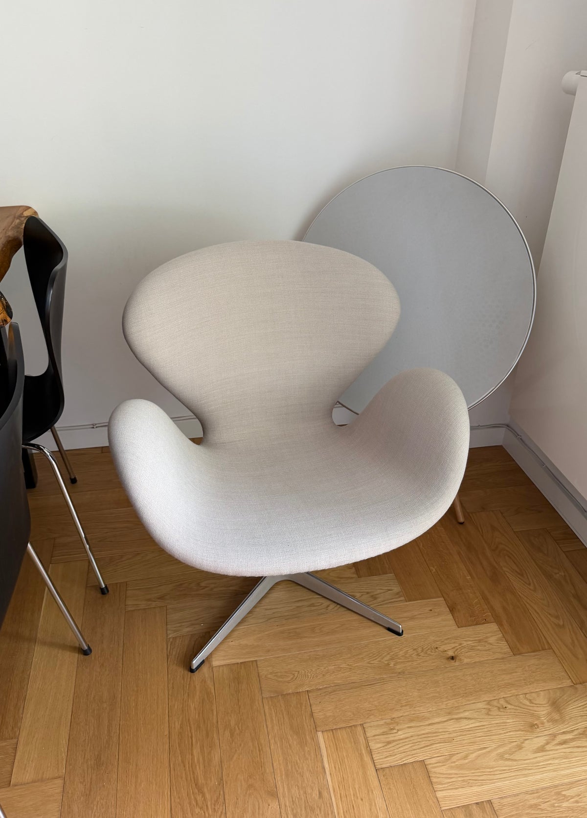 Original Swan Lounge Chair. Arne Jacobsen for Fritz Hansen