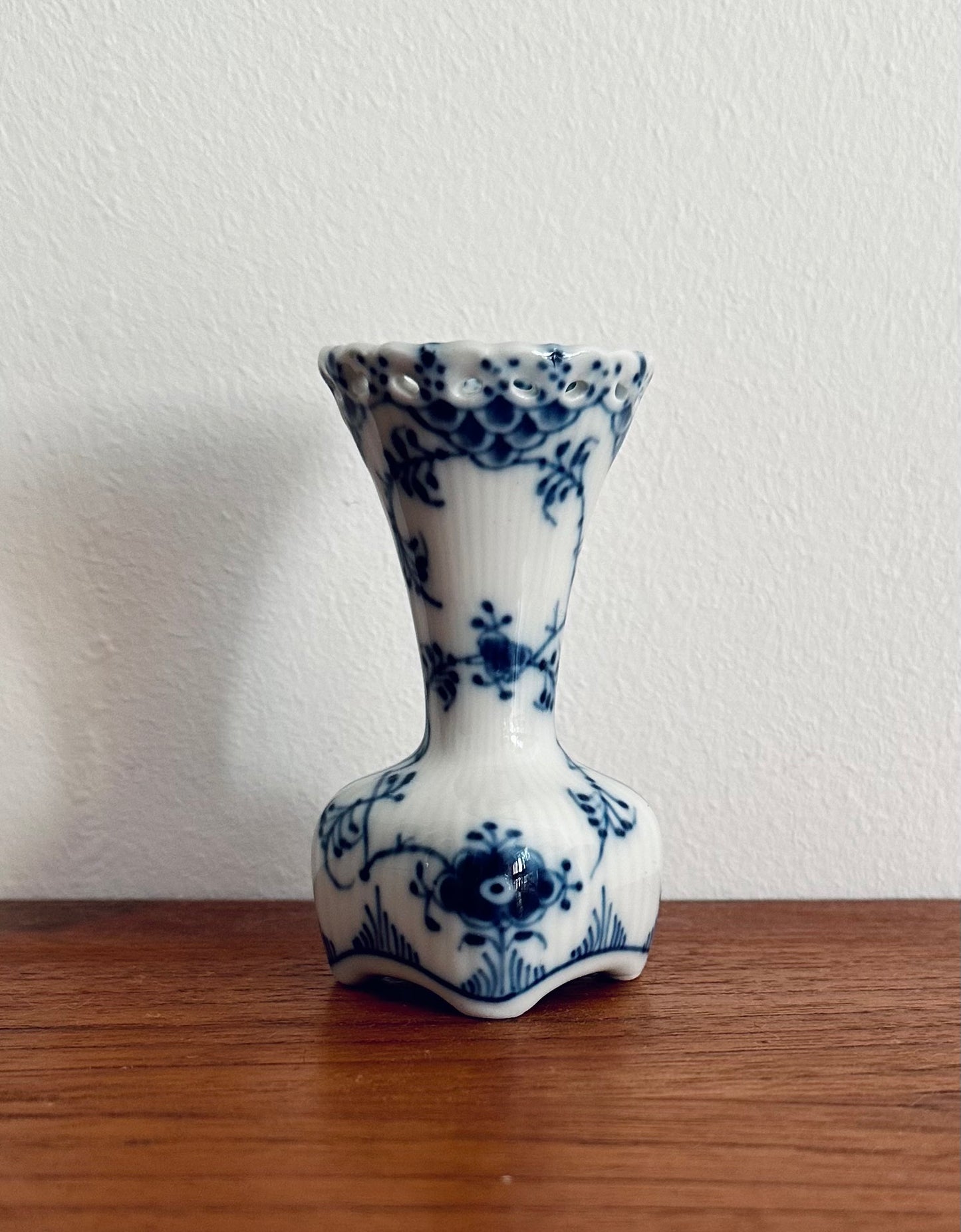 Royal Copenhagen Blue Fluted Full Lace vase #1161