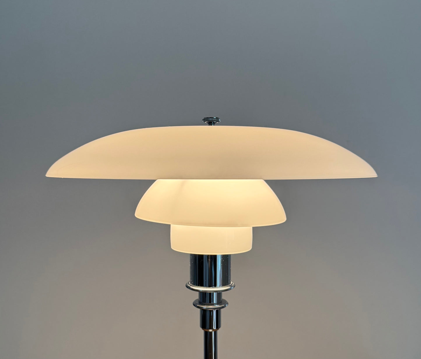 Original PH 3/2 table lamp. Poul Henningsen for Louis Poulsen