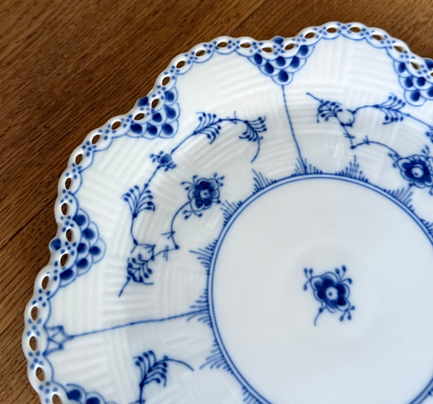 Royal Copenhagen Blue Fluted Full Lace dish (#1062)