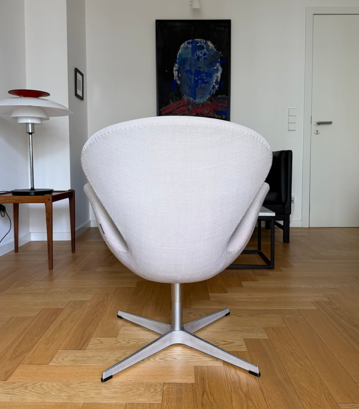 Original Swan Lounge Chair. Arne Jacobsen for Fritz Hansen