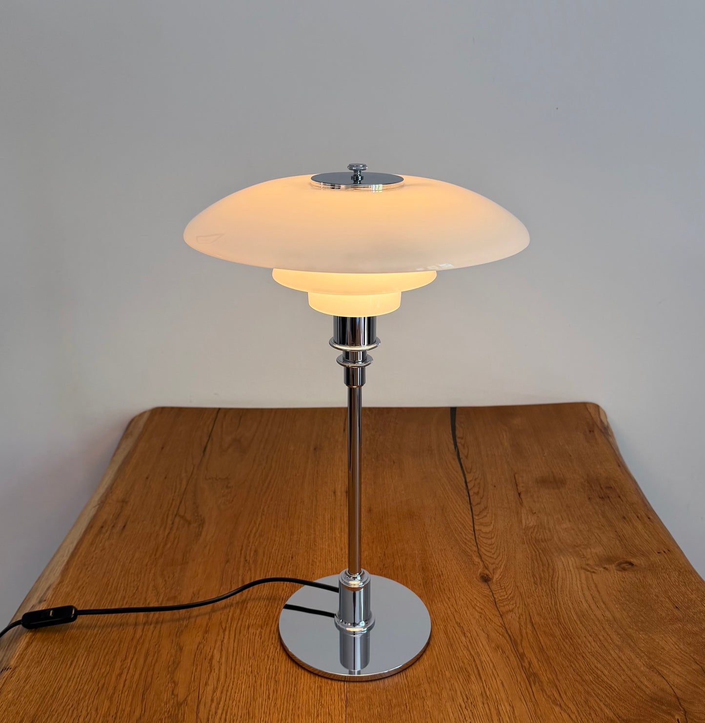 Original PH 3/2 table lamp. Poul Henningsen for Louis Poulsen