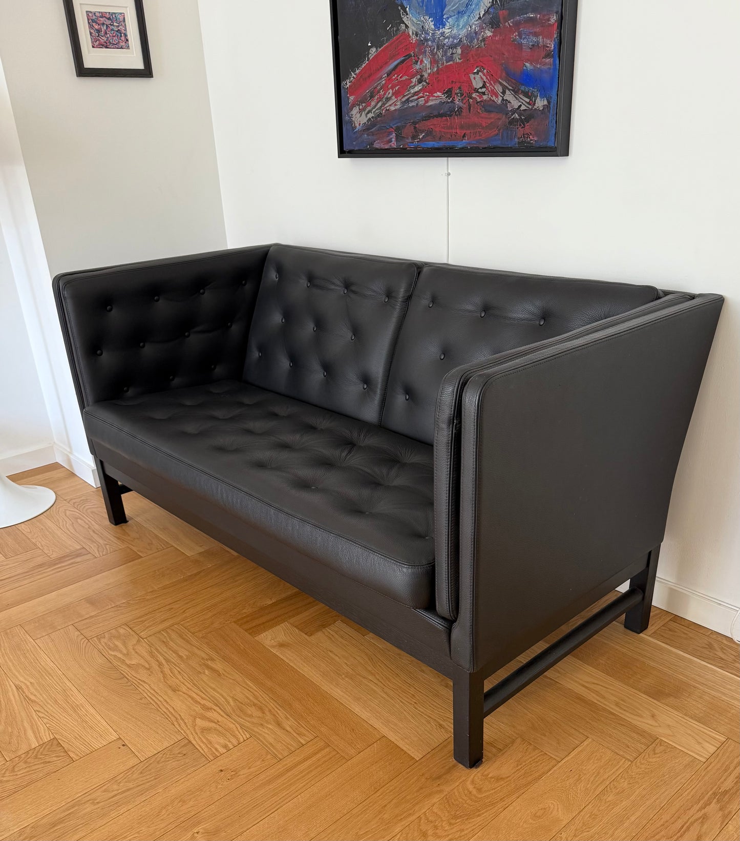 Original Erik Ole Jørgensen EJ315 couch. Display model!