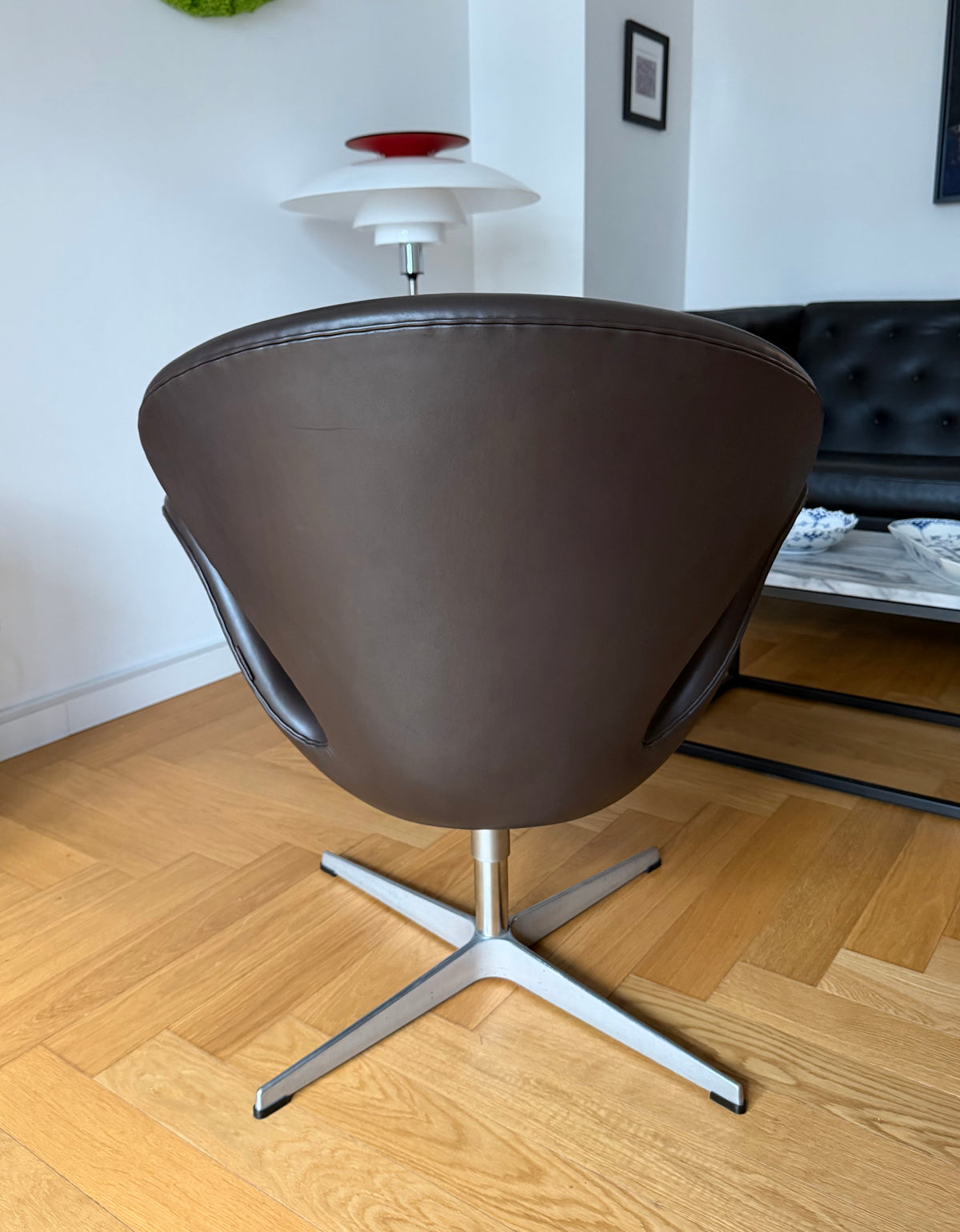 Original Swan Lounge Chair. Arne Jacobsen for Fritz Hansen