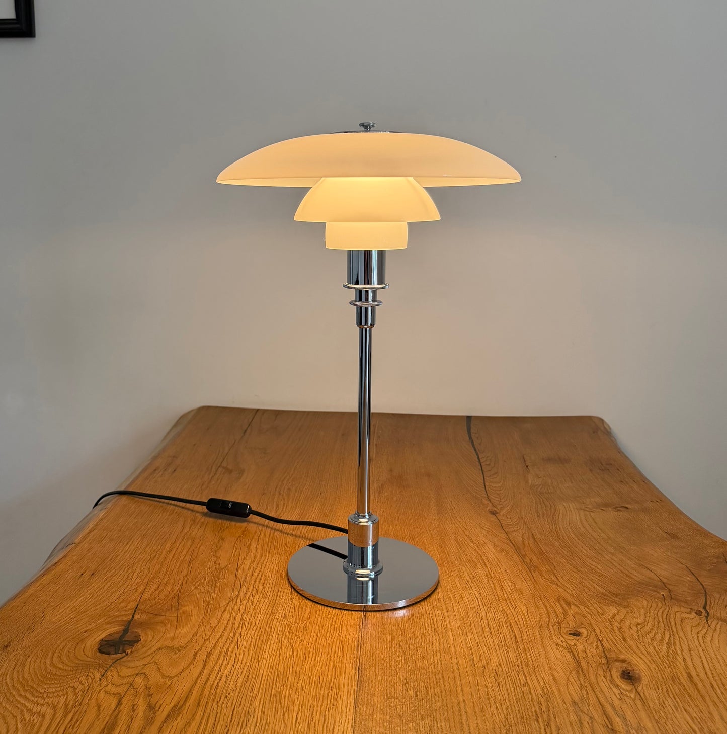 Original PH 3/2 table lamp. Poul Henningsen for Louis Poulsen