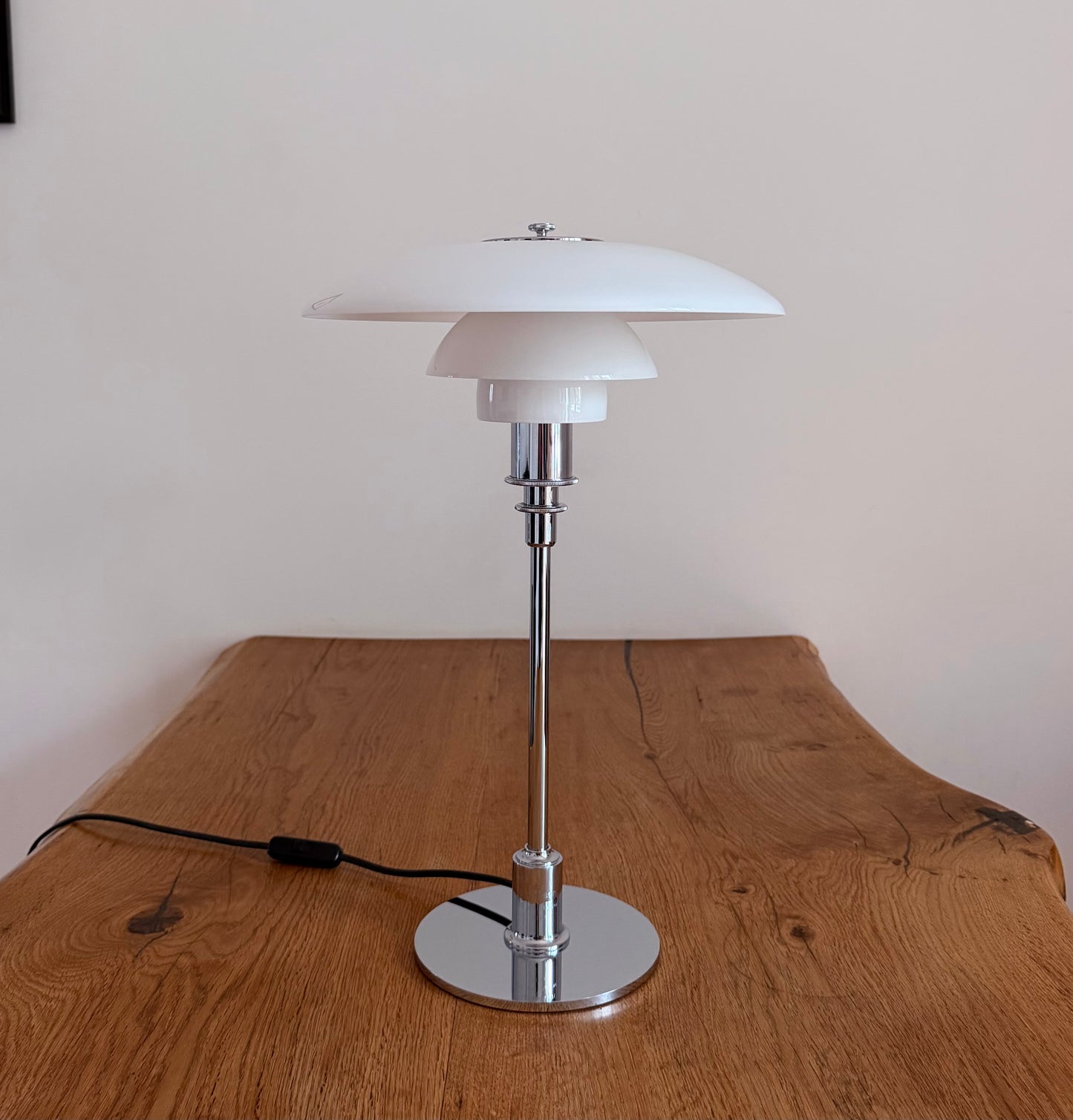 Original PH 3/2 table lamp. Poul Henningsen for Louis Poulsen