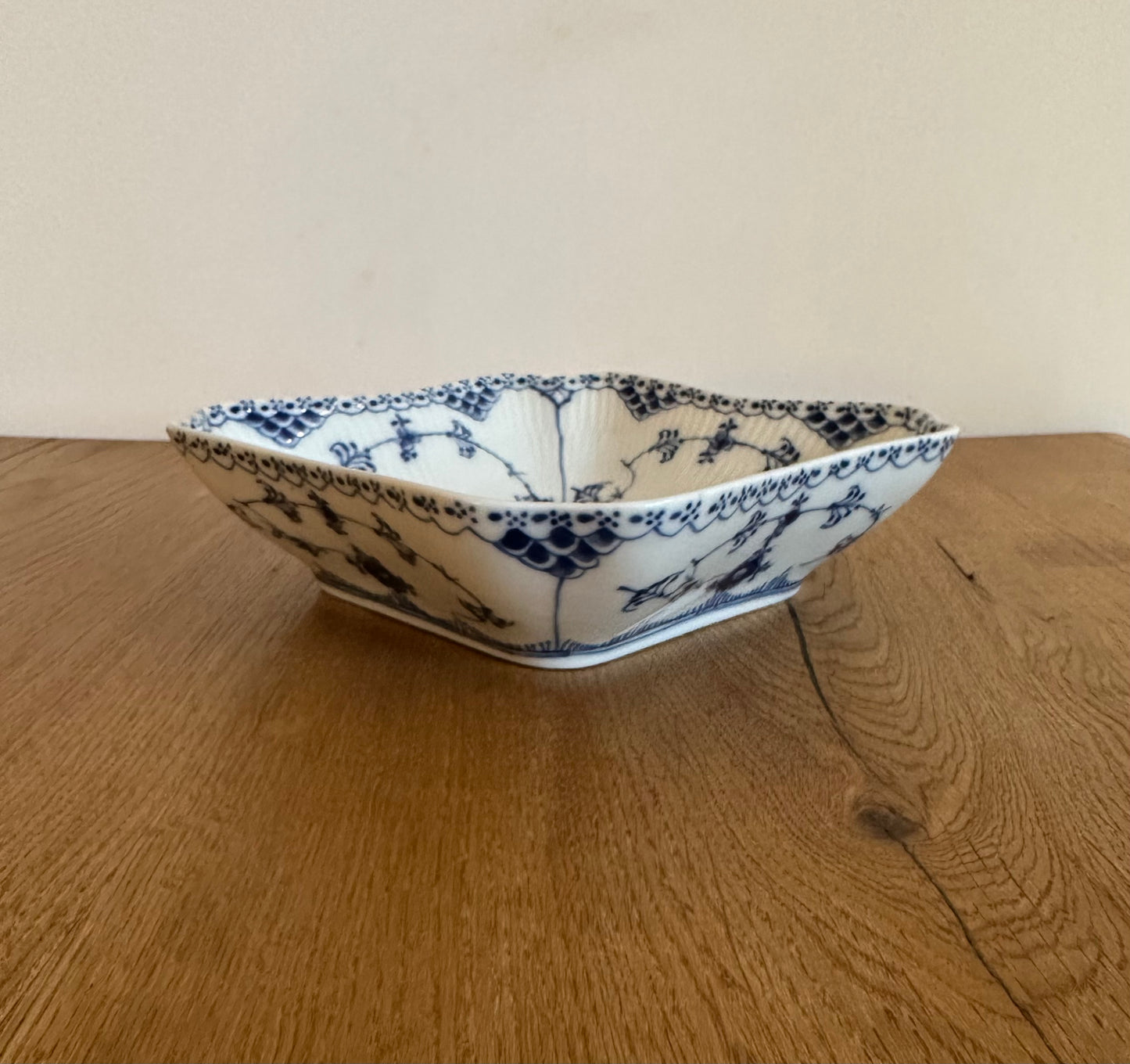 Royal Copenhagen Blue Fluted Half Lace salat bowl