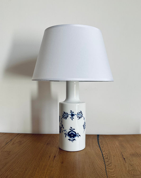 Original mussel painted Royal Copenhagen table lamp