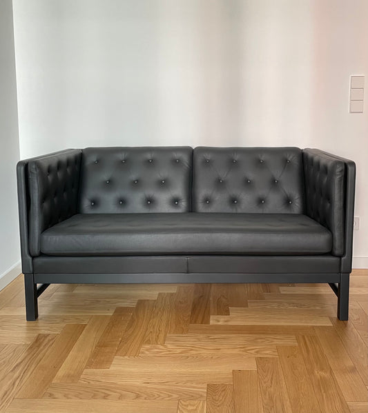 Original EJ315 couch. A 2-person couch from Erik Ole Jørgensen